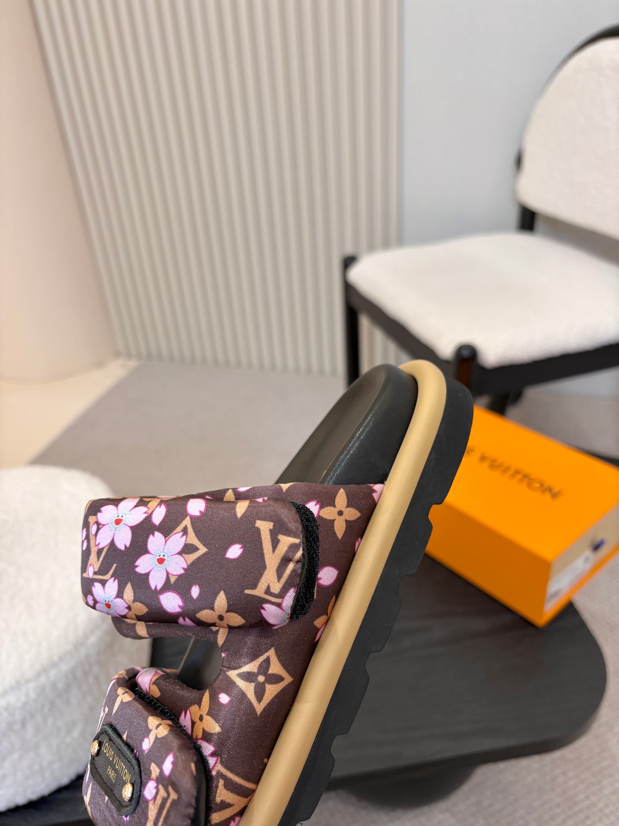 Louis Vuitton Women's Flower Print Sandal Slides Comfortable and Stylish 8 a1743335023210 0111