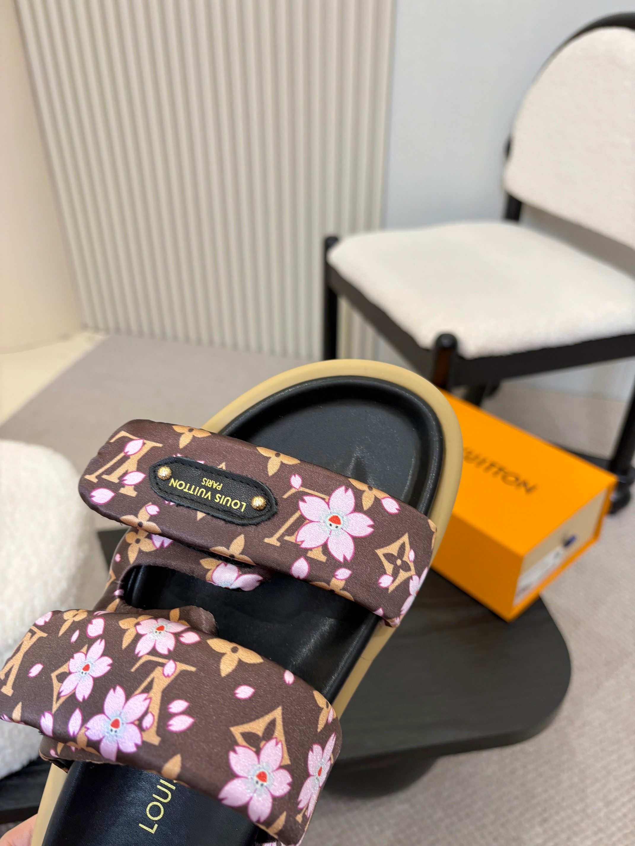 Louis Vuitton Women's Flower Print Sandal Slides Comfortable and Stylish 9 a1743335023238 0842