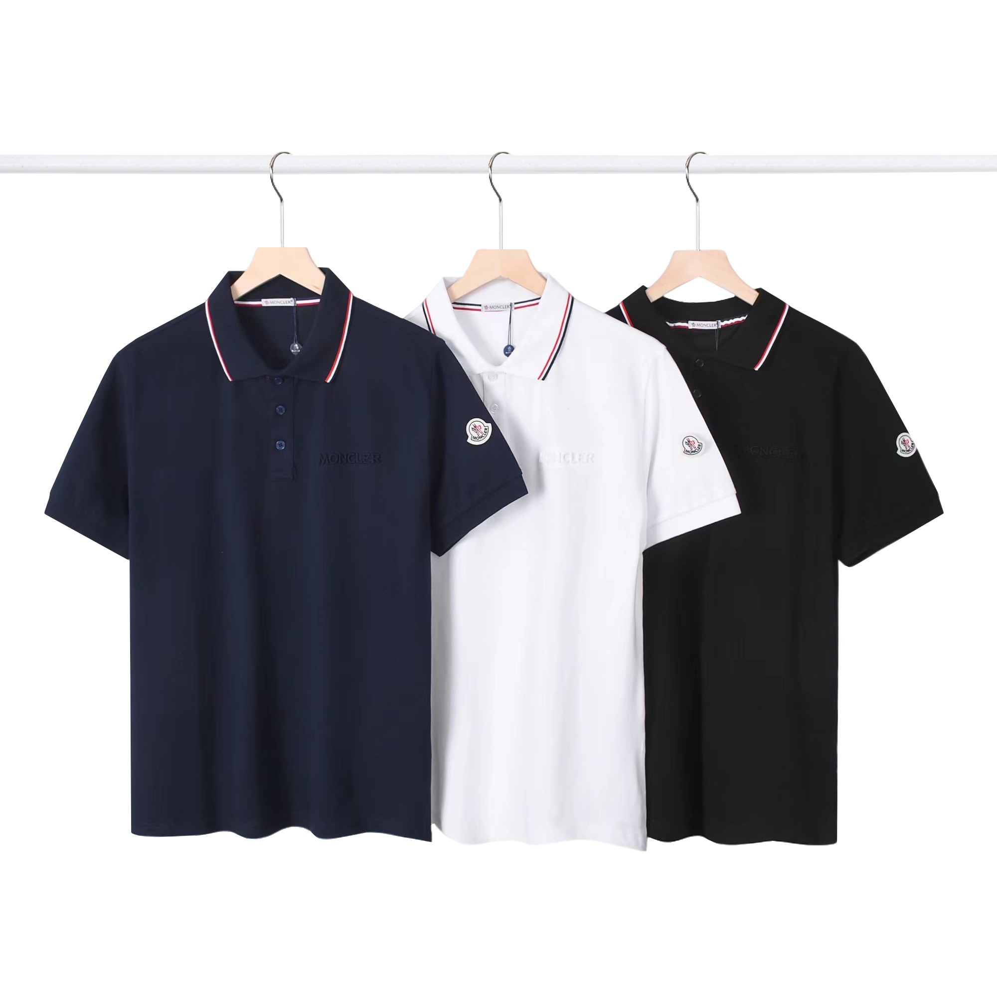 2623# polo MONCLER 蒙口 de cuello redondo manga corta, colores: negro/blanco/azul marino, tallas: M-XXL, tela: 230g piqué…