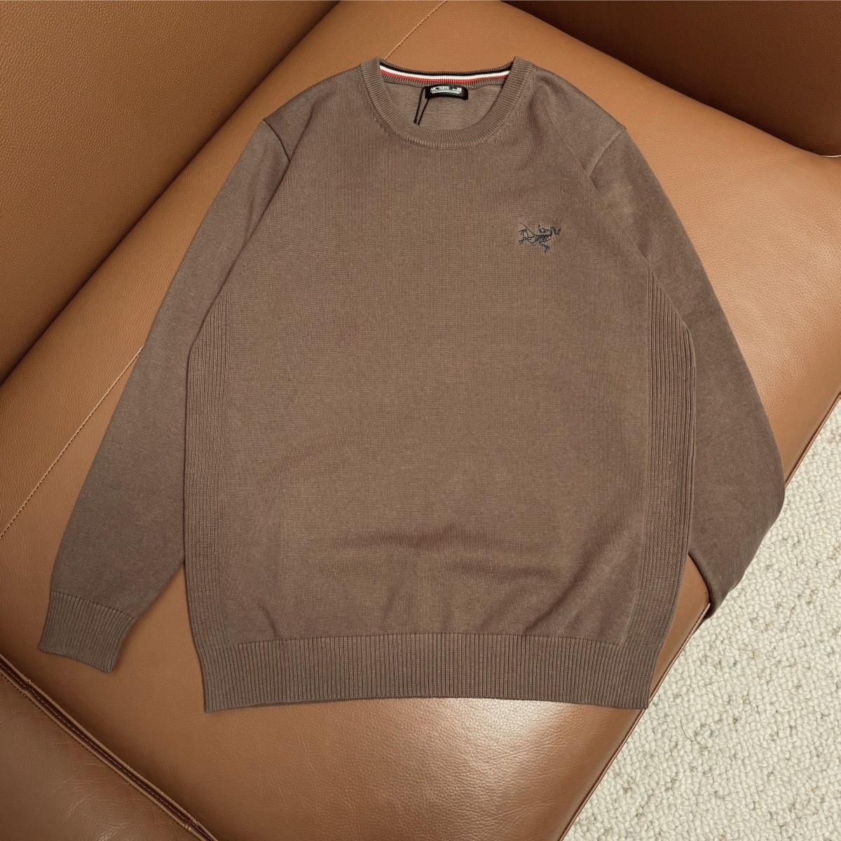 Bird Embroidered Round Collar Sweater in Various Colors and Sizes - 图片 5