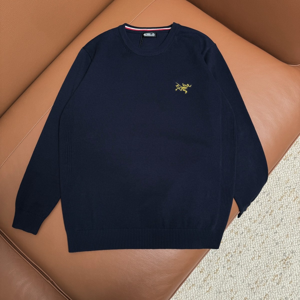 Bird Embroidered Round Collar Sweater in Various Colors and Sizes - 图片 7