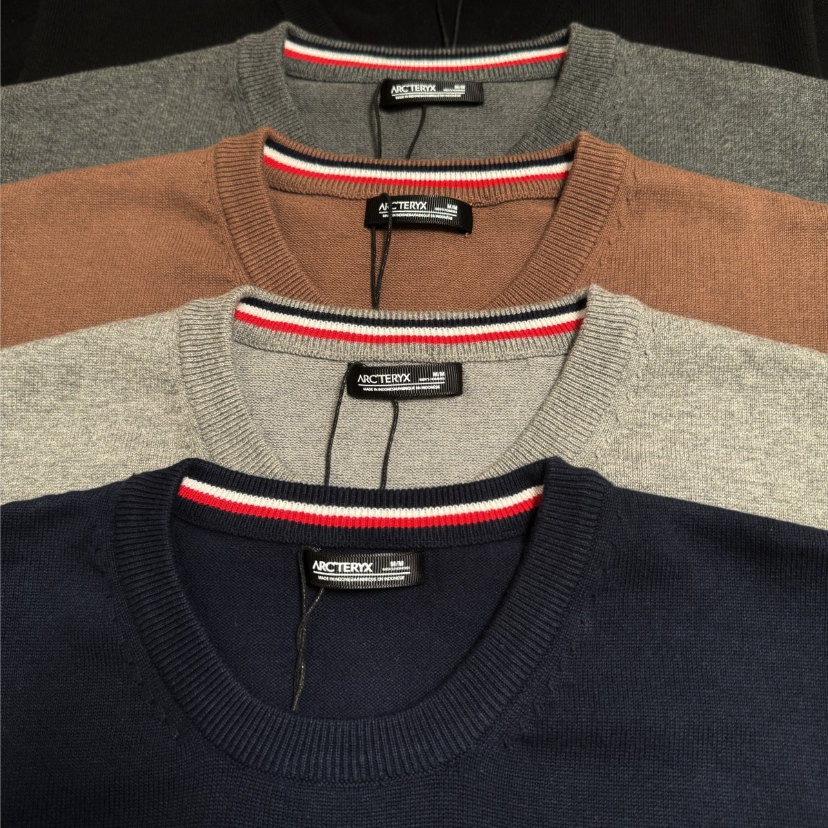 Bird Embroidered Round Collar Sweater in Various Colors and Sizes - 图片 8