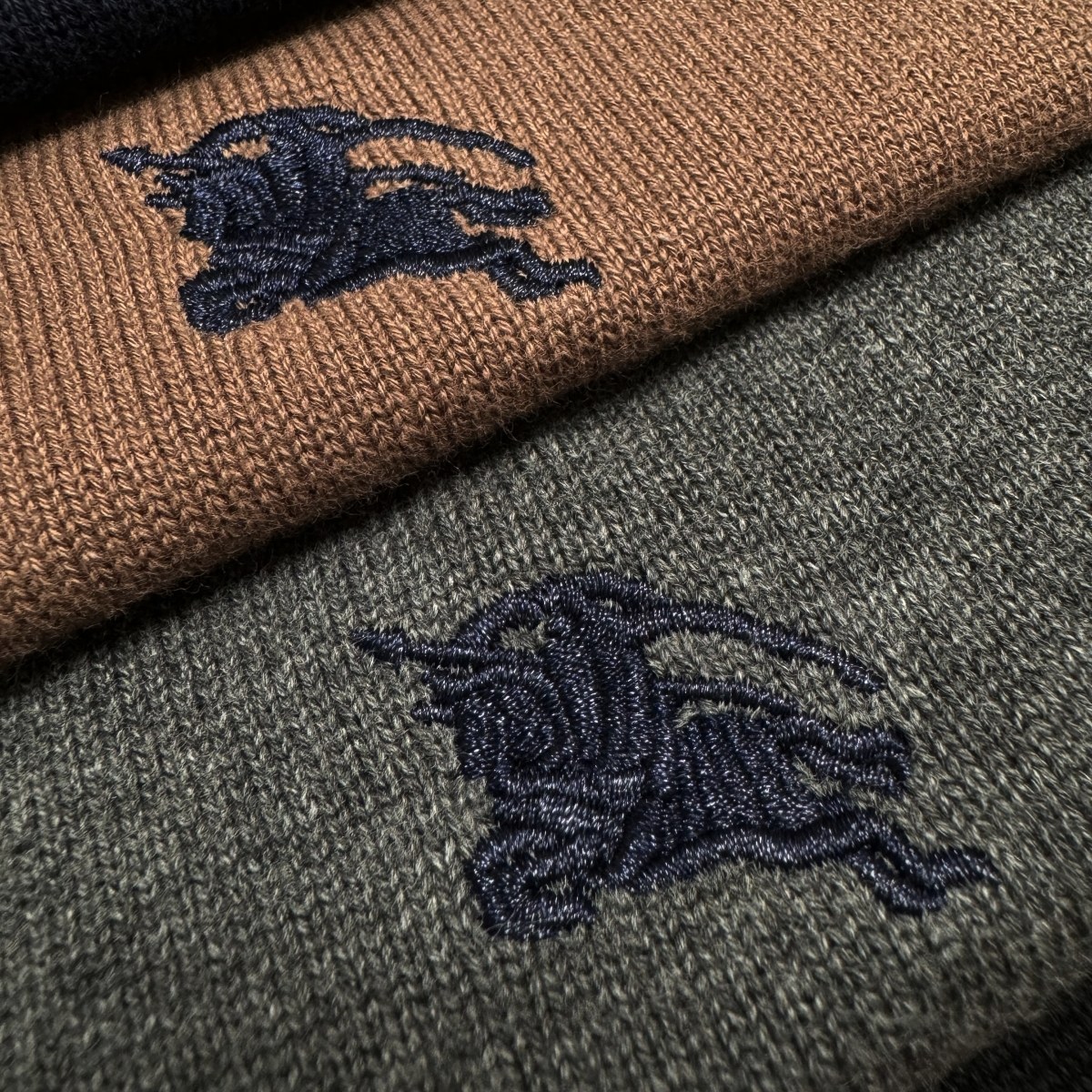 113M106 #BARBORY’S HORSE EMBROIDERED AND COLLAR SWEATER COLOUR: BLACK, CAMEL-COLOURED, DARK GRAY, BOURBON SIZE: M-XXL - 图片 8