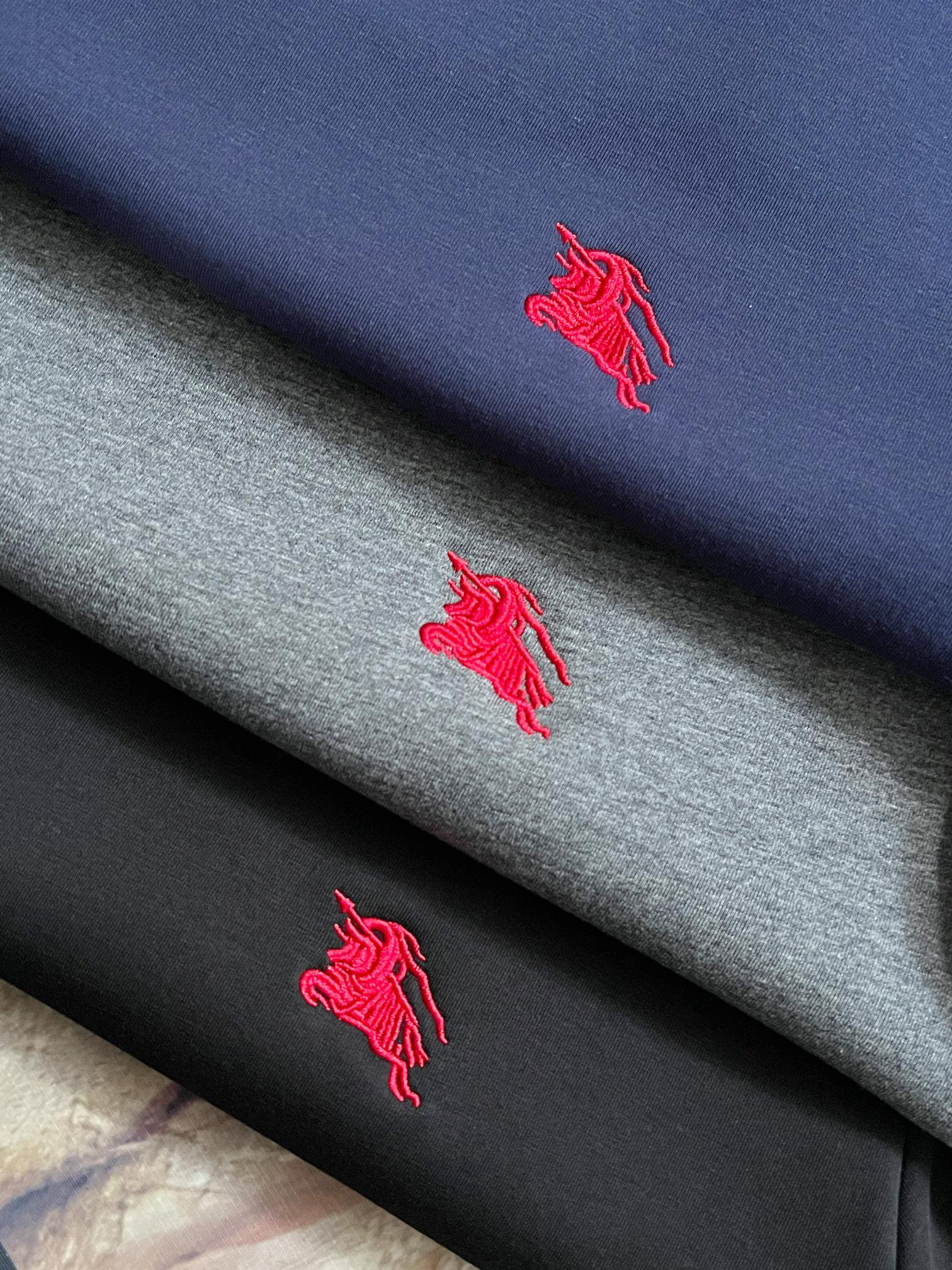 “Barbory’s Horse Embroidered Fuzzy Collar Jacket in Various Colors and Sizes” - 图片 7