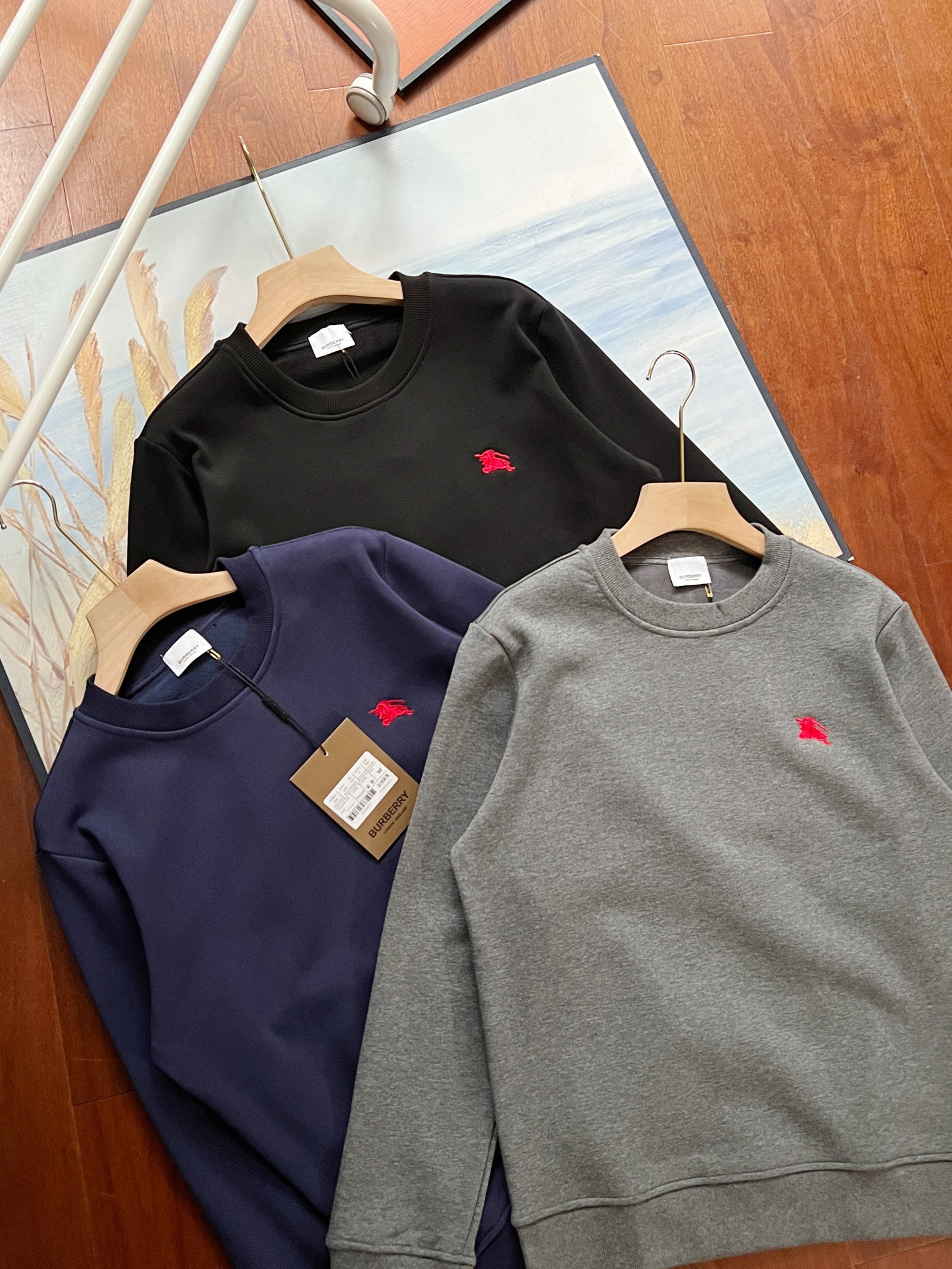 “Barbory’s Horse Embroidered Fuzzy Collar Jacket in Various Colors and Sizes” - 图片 6