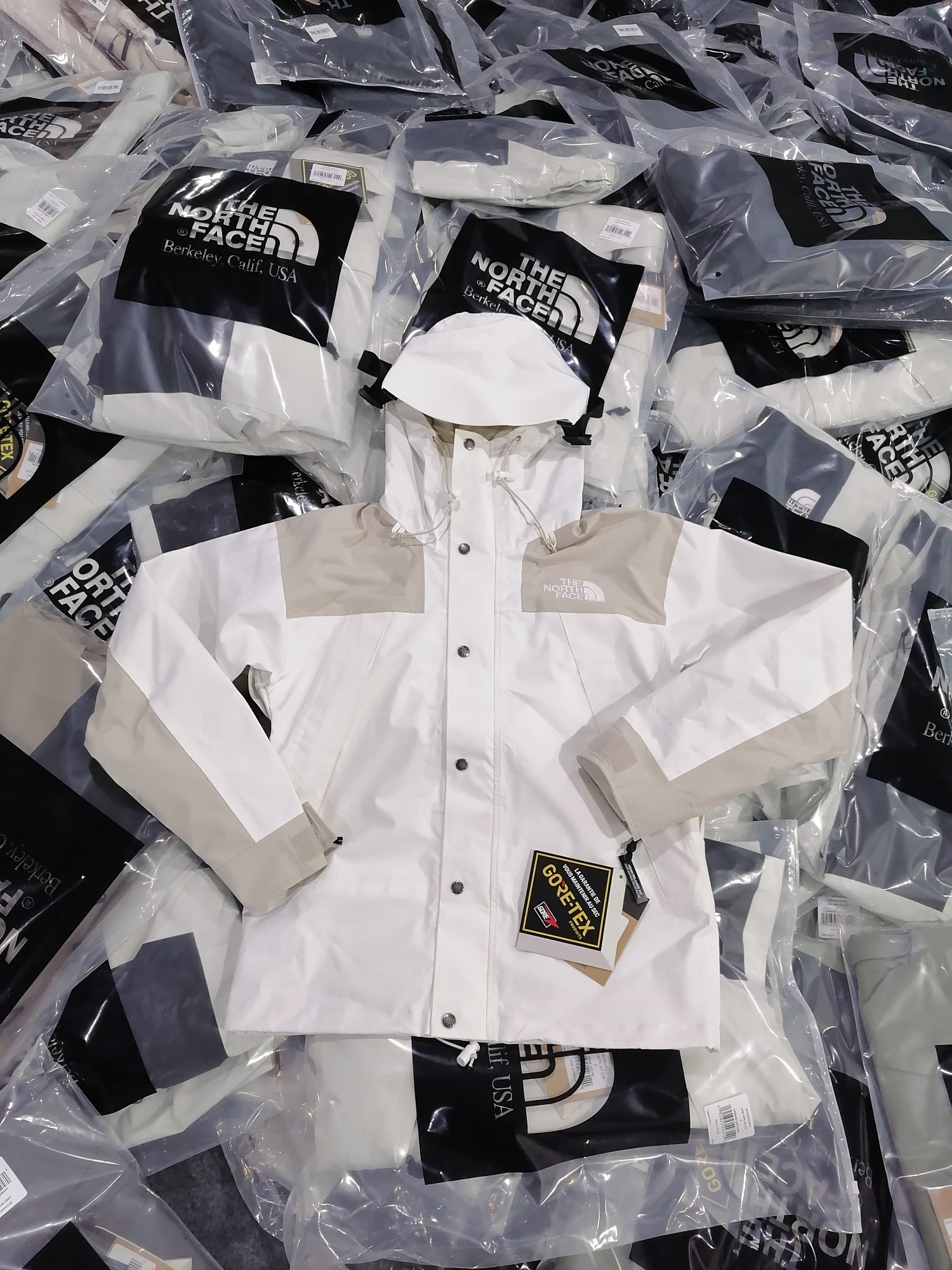 The North Face 1990 Mountain Jacket - Waterproof and Breathable 3 a1725787055538 8224