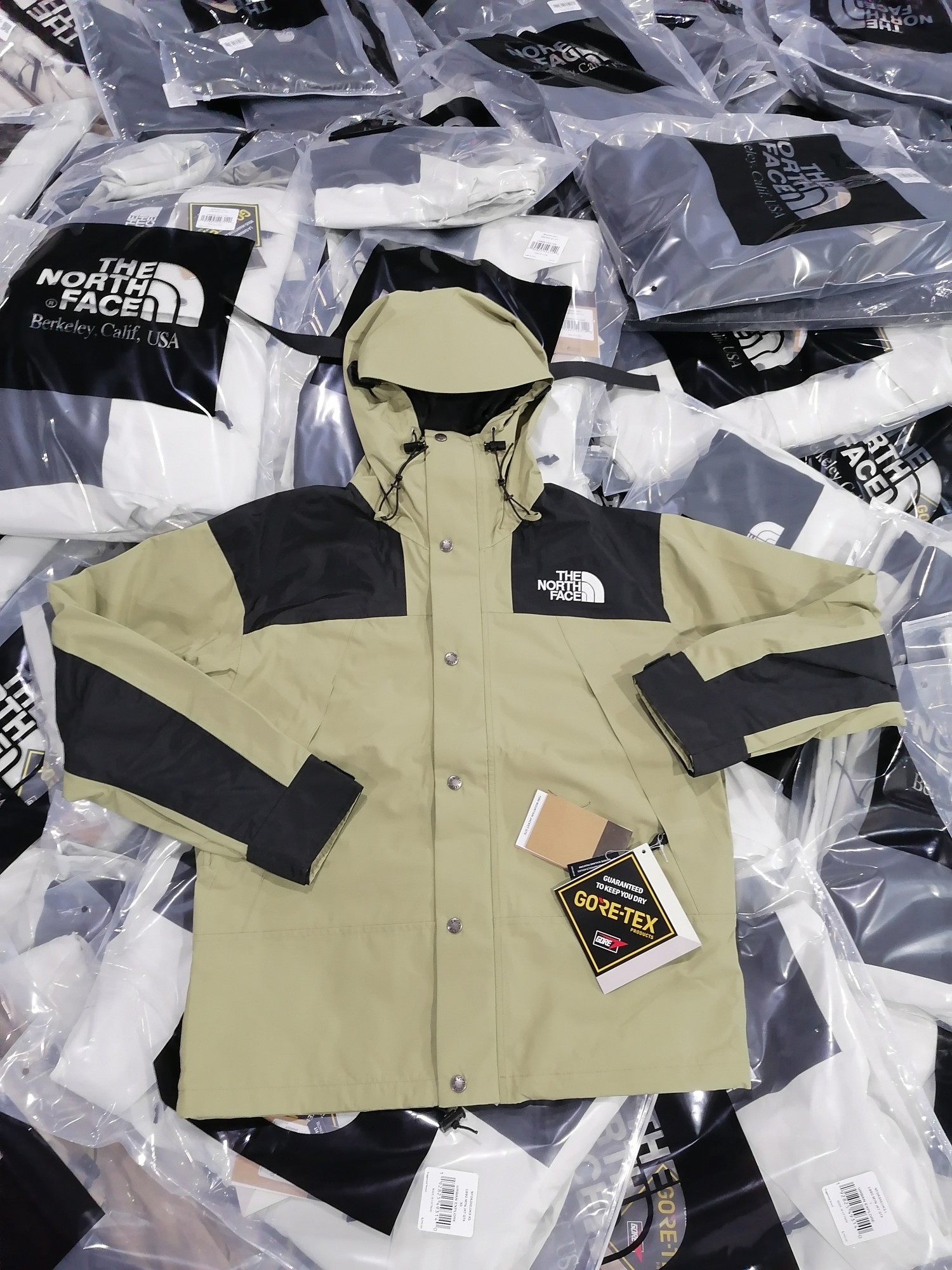 The North Face 1990 Mountain Jacket - Waterproof and Breathable 2 a1725813005055 8858