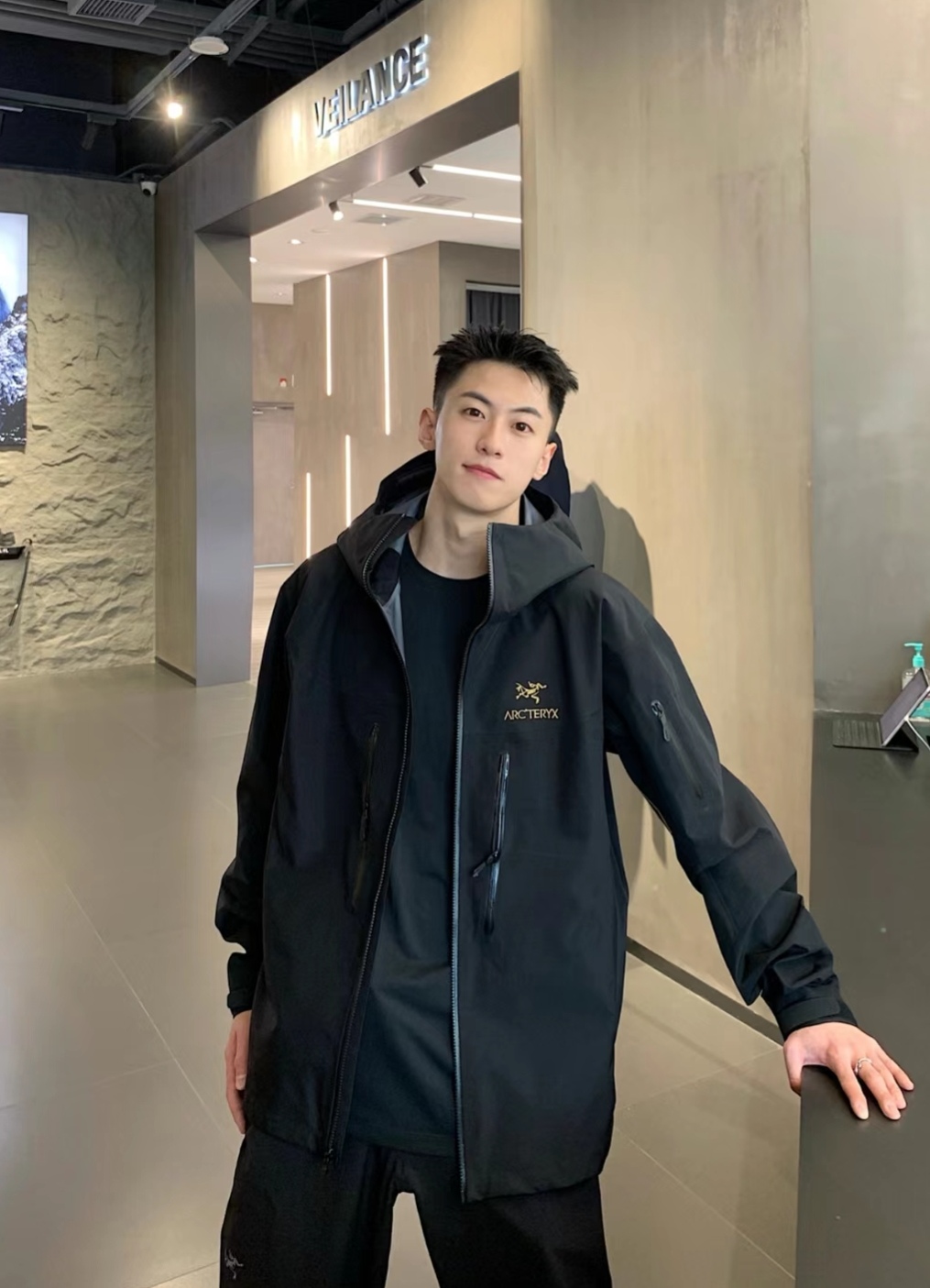 Arc'teryx Alpha SV Gen 6 Black Gold Waterproof Jacket - High Quality