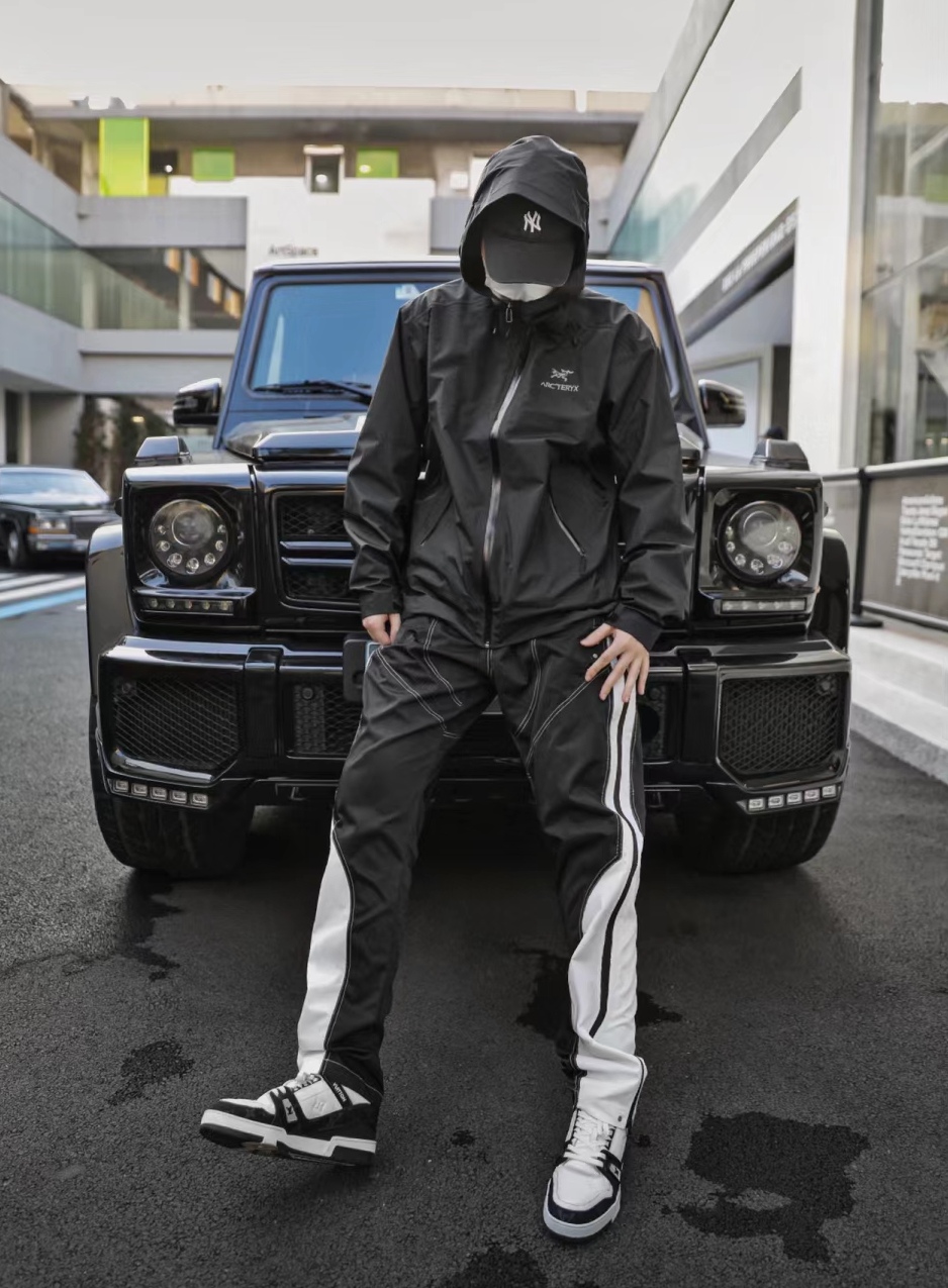 Arc'teryx Beta LT Hardshell Jacket - Black, Full Taped Seams, High Quality