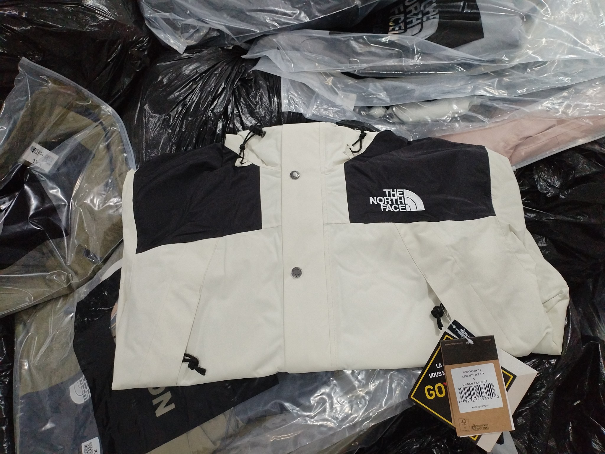 The North Face 1990 Mountain Jacket - Waterproof and Breathable 4 a1760579742543 7814