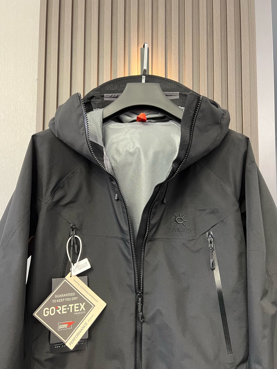  🔥🔥🔥🔥🔥市场独家一比一高版
【中国硬壳KA,ILAS凯石 MONT X全天候硬壳GTX防水登山】独家