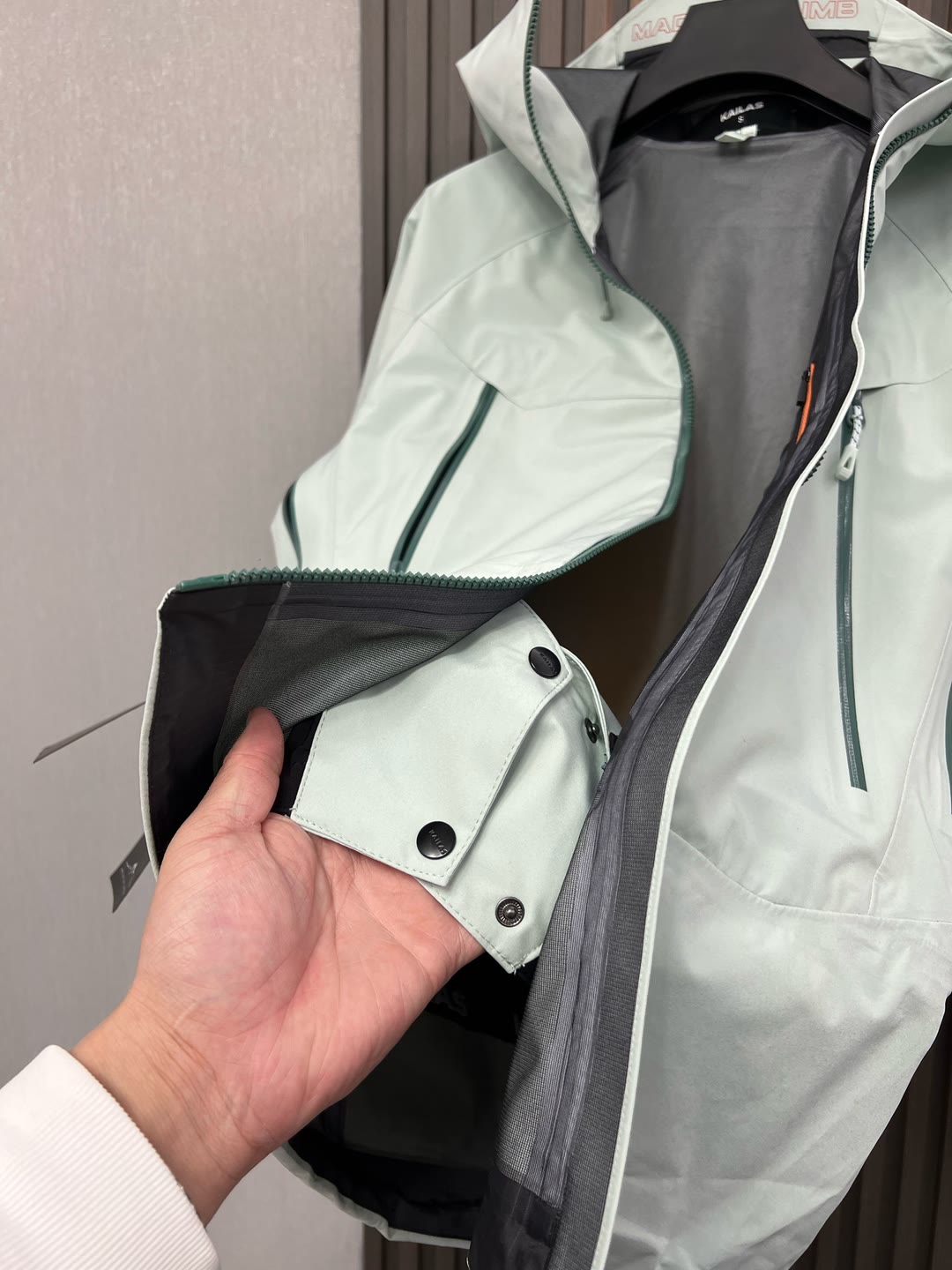  🔥🔥🔥🔥🔥市场独家一比一高版
【中国硬壳KA,ILAS凯石 MONT X全天候硬壳GTX防水登山】独家