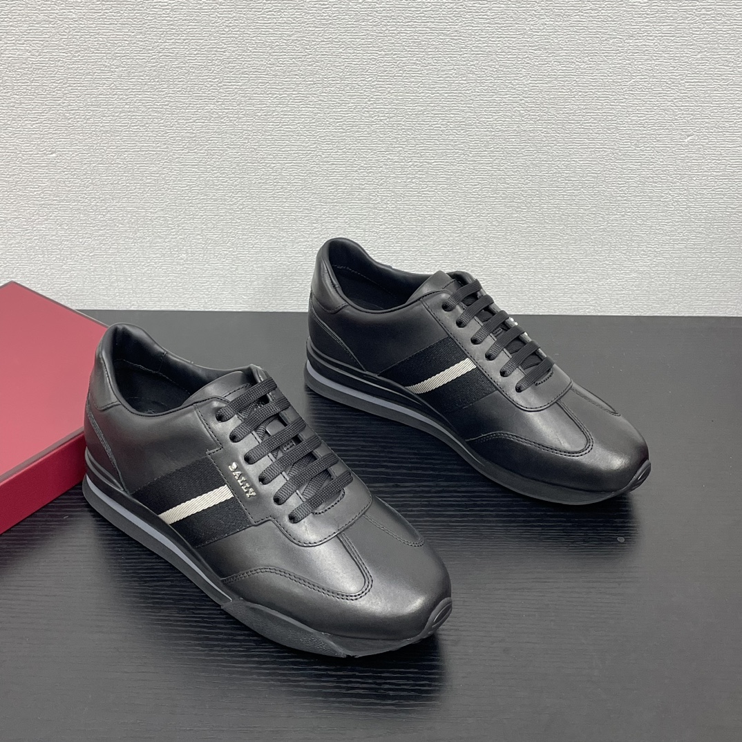 NO:275062,BALLY's latest classic sneakers!  Aster's leather casual upgrade version, with folding resistance and comfort. The iconic hardware small grains and straps, rubber anti-slip garden nail-shaped grains, multi-layer EVA TU high-tech combination, hot model 39 40 41 42 43 44 Number 64FH220834530,,sneakers19860909BALLY最新经典款运动鞋！Aster皮质休闲升级版本,耐折越穿越舒适.标志性五金小字粒加支带,橡胶防滑园钉形颗粒大底.多层EVA TU高工艺组合 爆款 39 40 41 42 43 44 编号64FH220834530,,sneakers,Men's shoes