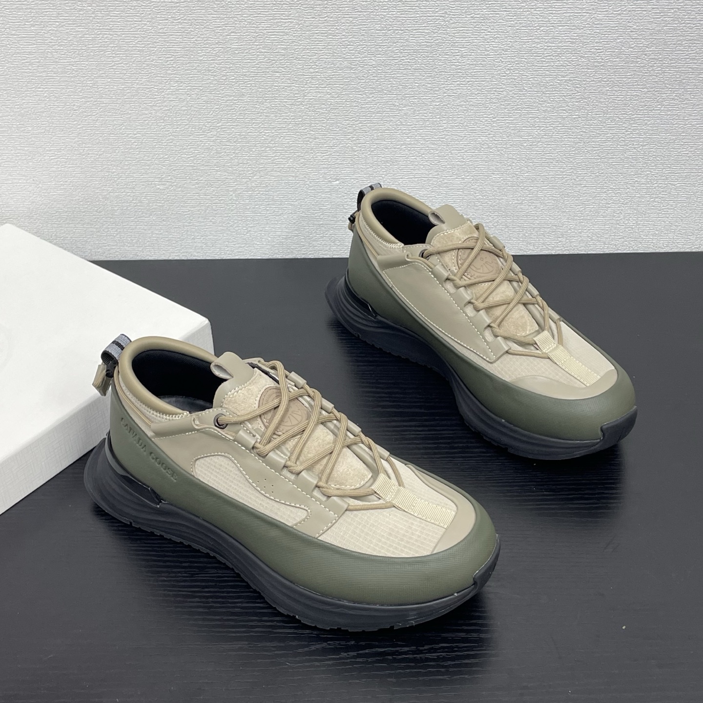 NO:276100,Big Goose sneakers, CANADA GOOSE Canada Goose launches its first functional sneakers, Glacier Trail series, this sneaker is suitable for outdoor use for many seasons. The overall design style reveals a simple and high-end feeling. The upper is waterproof and equipped with a sturdy and durable outsole contrasting design, which is a true fashionable item!  Code number 39-44 (45 customized) number 84FH220854560,,sneakers19860909大鹅运动鞋,CANADA GOOSE 加拿大鹅推出首个机能运动鞋,Glacier Trail系列,这款运动鞋适用多季户外用途,整体设计风格透露着简约高级感,鞋面防水材质,配有坚固耐用的外底撞色设计,妥妥的时尚单品！码数39-44（45定做）编号84FH220854560,,sneakers,Men's shoes