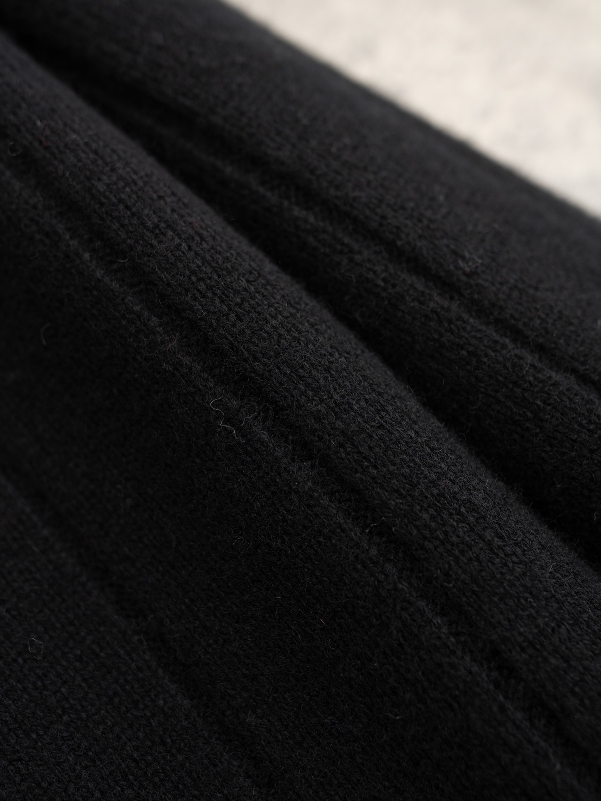 BC 25秋冬新款 拼色大V领针织长袖 单边加反针坑条织法 袖口领贴拼色织法 领贴处经典珠链嵌入设计 定