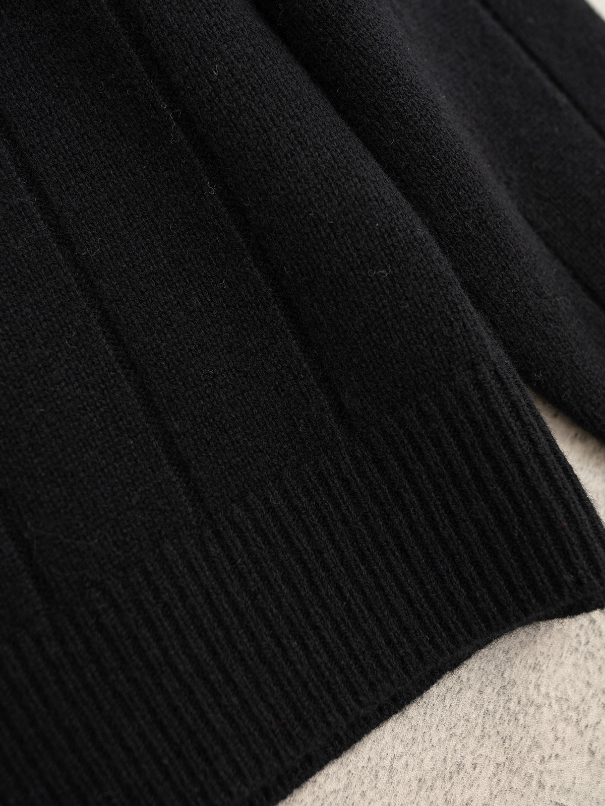 BC 25秋冬新款 拼色大V领针织长袖 单边加反针坑条织法 袖口领贴拼色织法 领贴处经典珠链嵌入设计 定