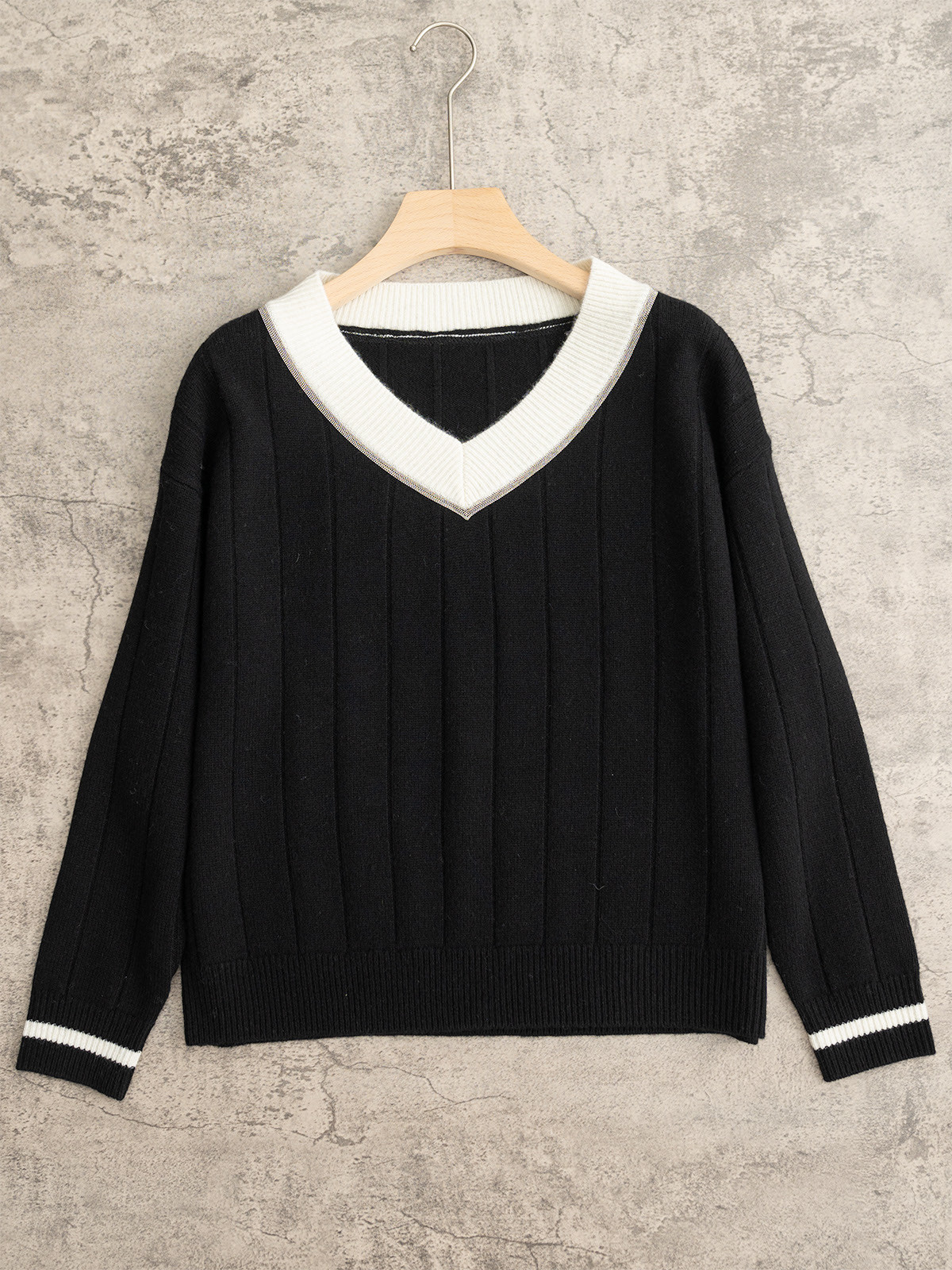 NO:494888,BC 25 autumn and winter new style, color-blocking large V-neck knitted long sleeves, single-sided reverse needle pit strip weaving, cuff collar patch weaving, classic bead chain embedding design at the collar patch, custom cashmere wool blended yarn!  Three-color sml, alexander wang19860909BC 25秋冬新款 拼色大V领针织长袖 单边加反针坑条织法 袖口领贴拼色织法 领贴处经典珠链嵌入设计 定制羊绒羊毛混纺纱线！三色sml,,alexander wang,Women's clothing