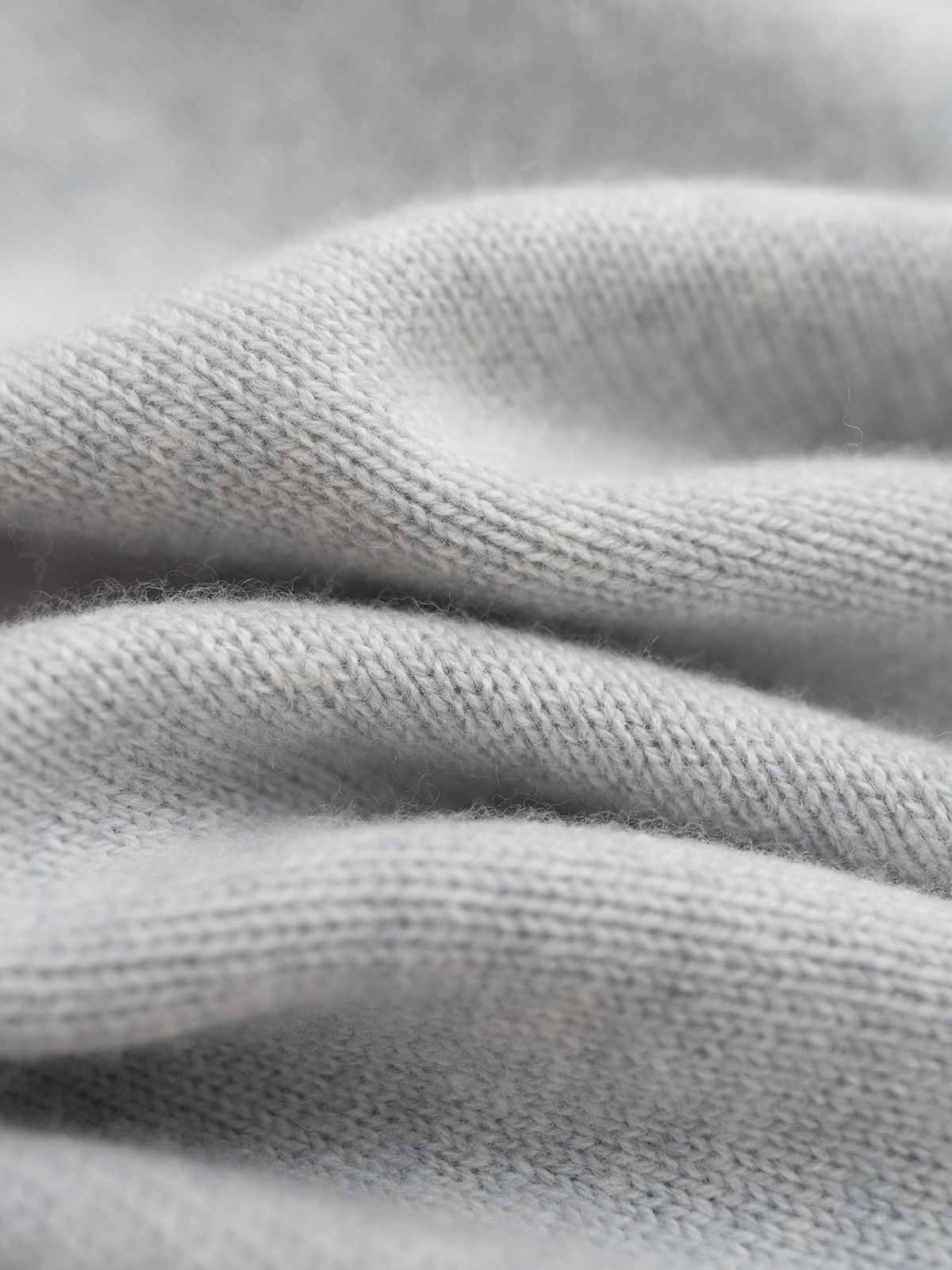 Marni 2025秋冬最新系列 圆领羊绒长袖 衫 单边织法灯笼袖设计 左胸手绣品牌字母 再手缝到固定位