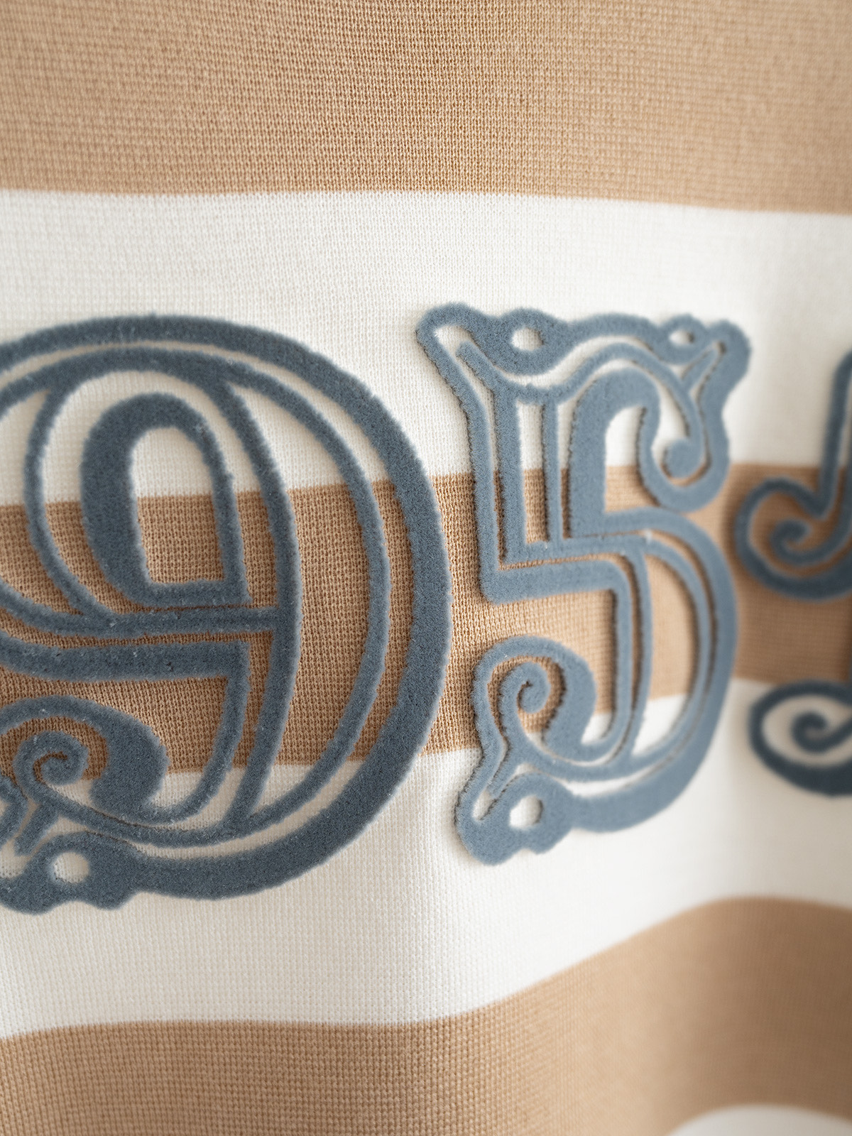 MaxMara “1951”系列 圆领条纹羊毛长袖 间色工艺 前幅有经典牙刷绣字母 100%羊毛 软糯保