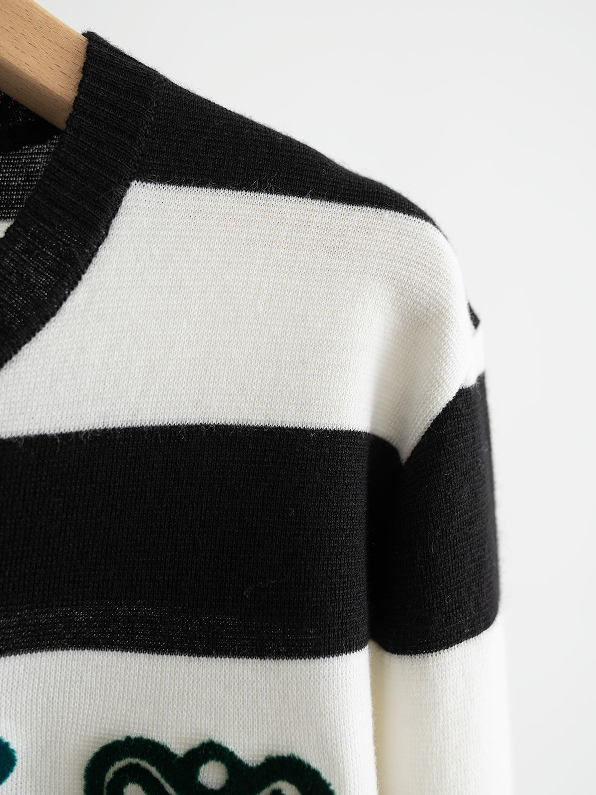 MaxMara “1951”系列 圆领条纹羊毛长袖 间色工艺 前幅有经典牙刷绣字母 100%羊毛 软糯保