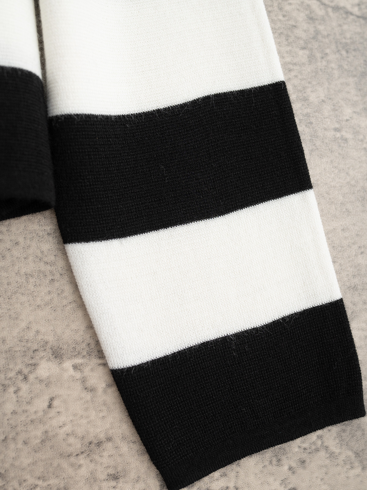 MaxMara “1951”系列 圆领条纹羊毛长袖 间色工艺 前幅有经典牙刷绣字母 100%羊毛 软糯保