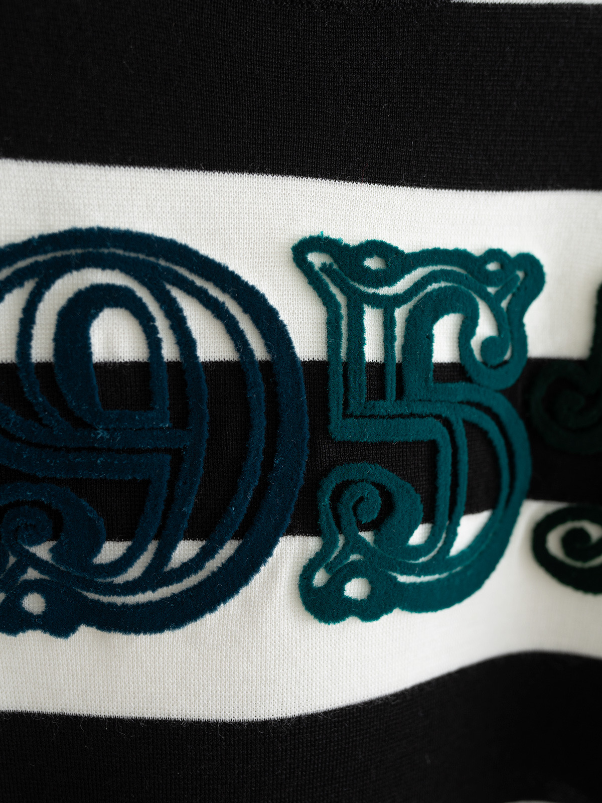 MaxMara “1951”系列 圆领条纹羊毛长袖 间色工艺 前幅有经典牙刷绣字母 100%羊毛 软糯保