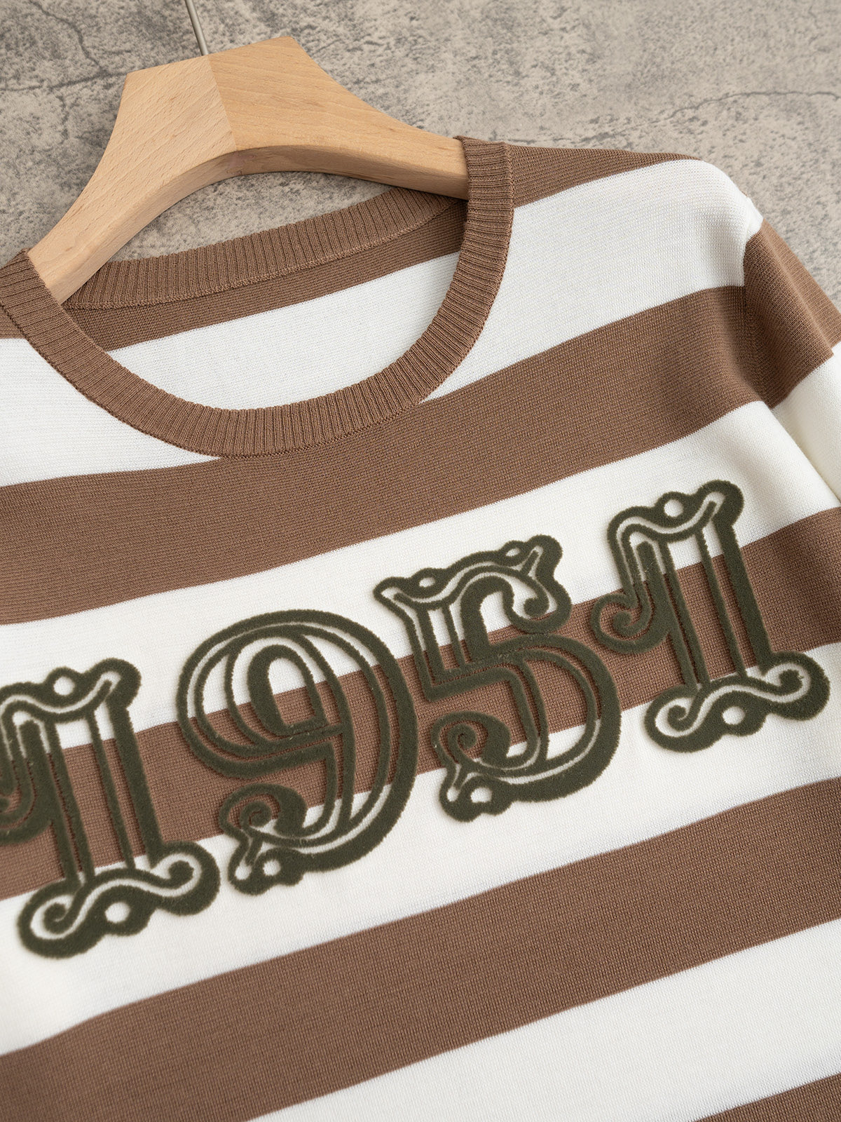 MaxMara “1951”系列 圆领条纹羊毛长袖 间色工艺 前幅有经典牙刷绣字母 100%羊毛 软糯保