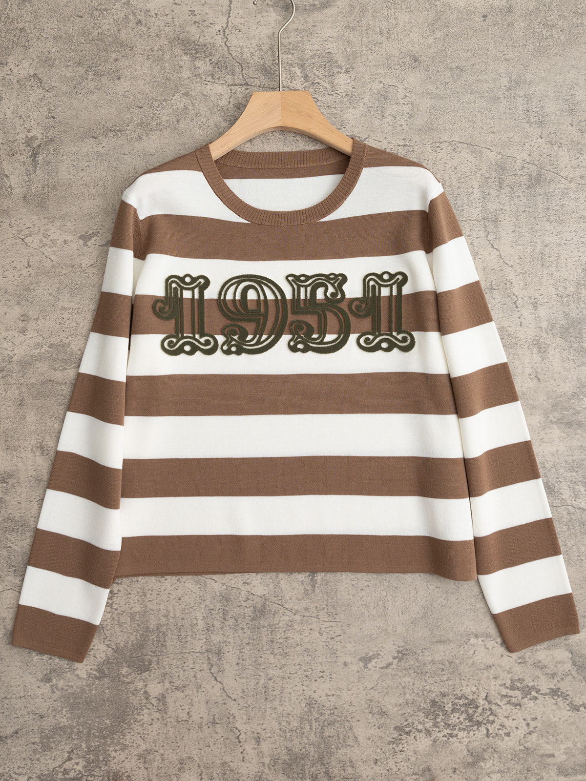 NO:494879,MaxMara '1951' series round neck striped wool long sleeves, color craftsmanship, classic toothbrush embroidered letters on the front, wool, soft and warm, three-color sml,,alexander wang19860909MaxMara “1951”系列 圆领条纹羊毛长袖 间色工艺 前幅有经典牙刷绣字母 羊毛 软糯保暖 三色sml,,alexander wang,Women's clothing