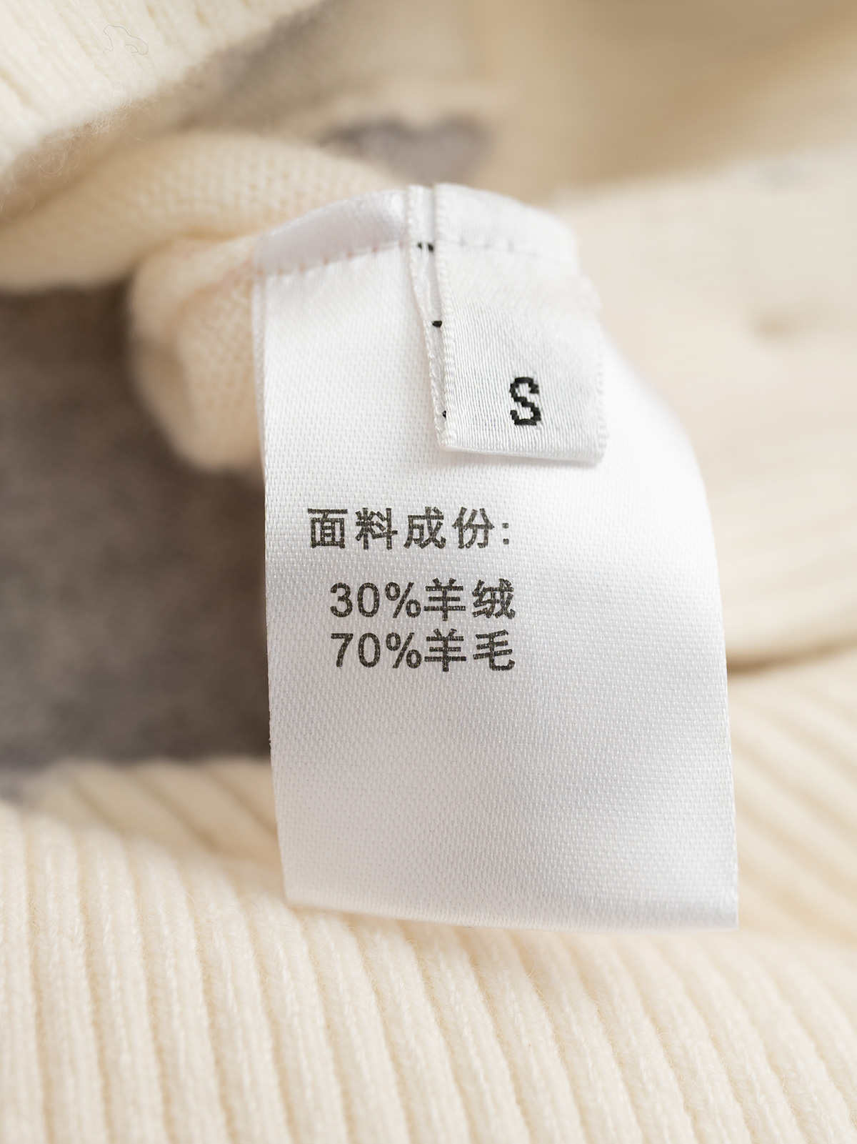 TB 25秋冬新款 菱形格羊绒开衫 手工挂毛织法 经典版型 搭配25年流行棱形格图案 纯手工挂毛 图案清