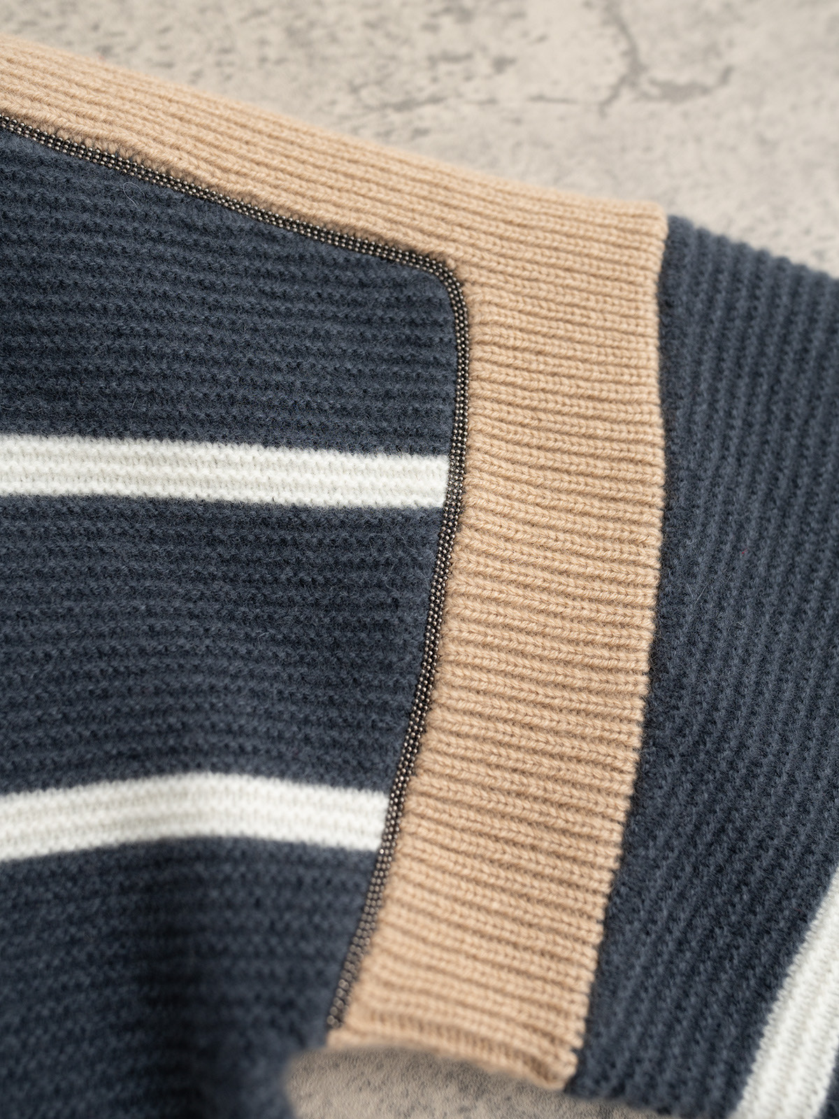 BC 25秋冬新款 条纹系列款 圆领针织开衫长袖 落肩袖设计 开衫和圆领各一款 肩部车有品牌独有韩产珠链