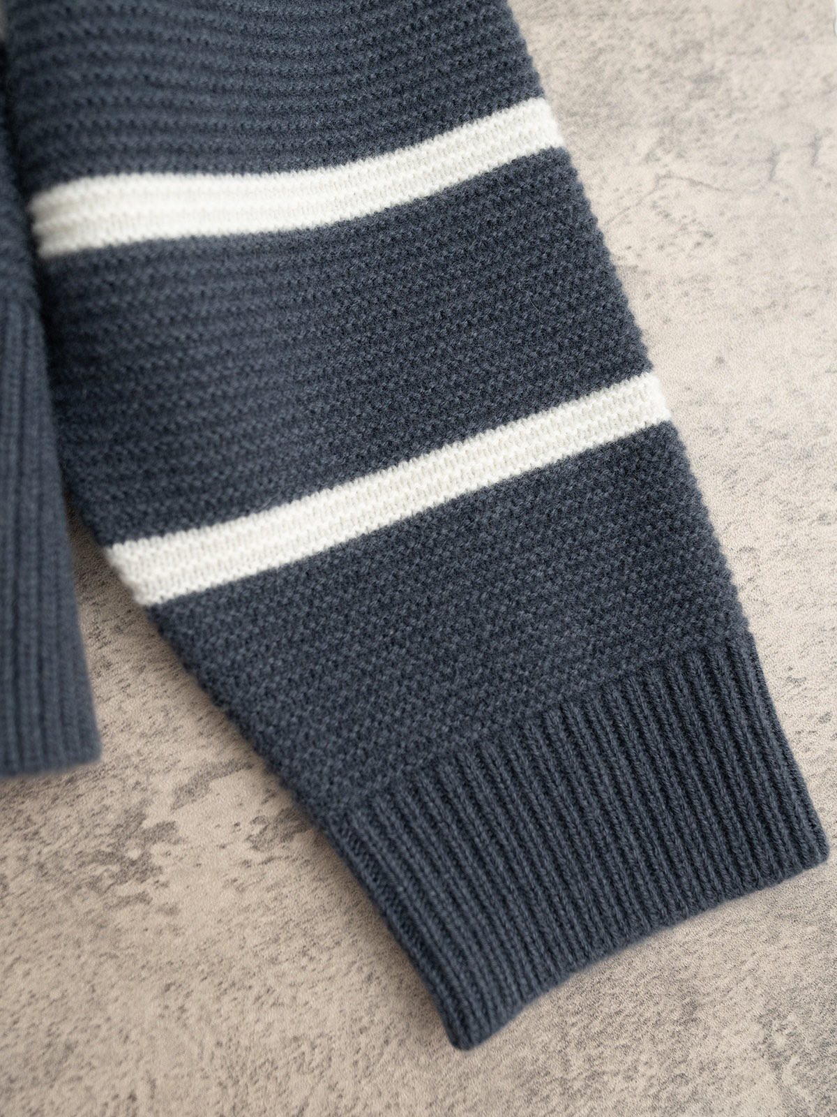 BC 25秋冬新款 条纹系列款 圆领针织开衫长袖 落肩袖设计 开衫和圆领各一款 肩部车有品牌独有韩产珠链