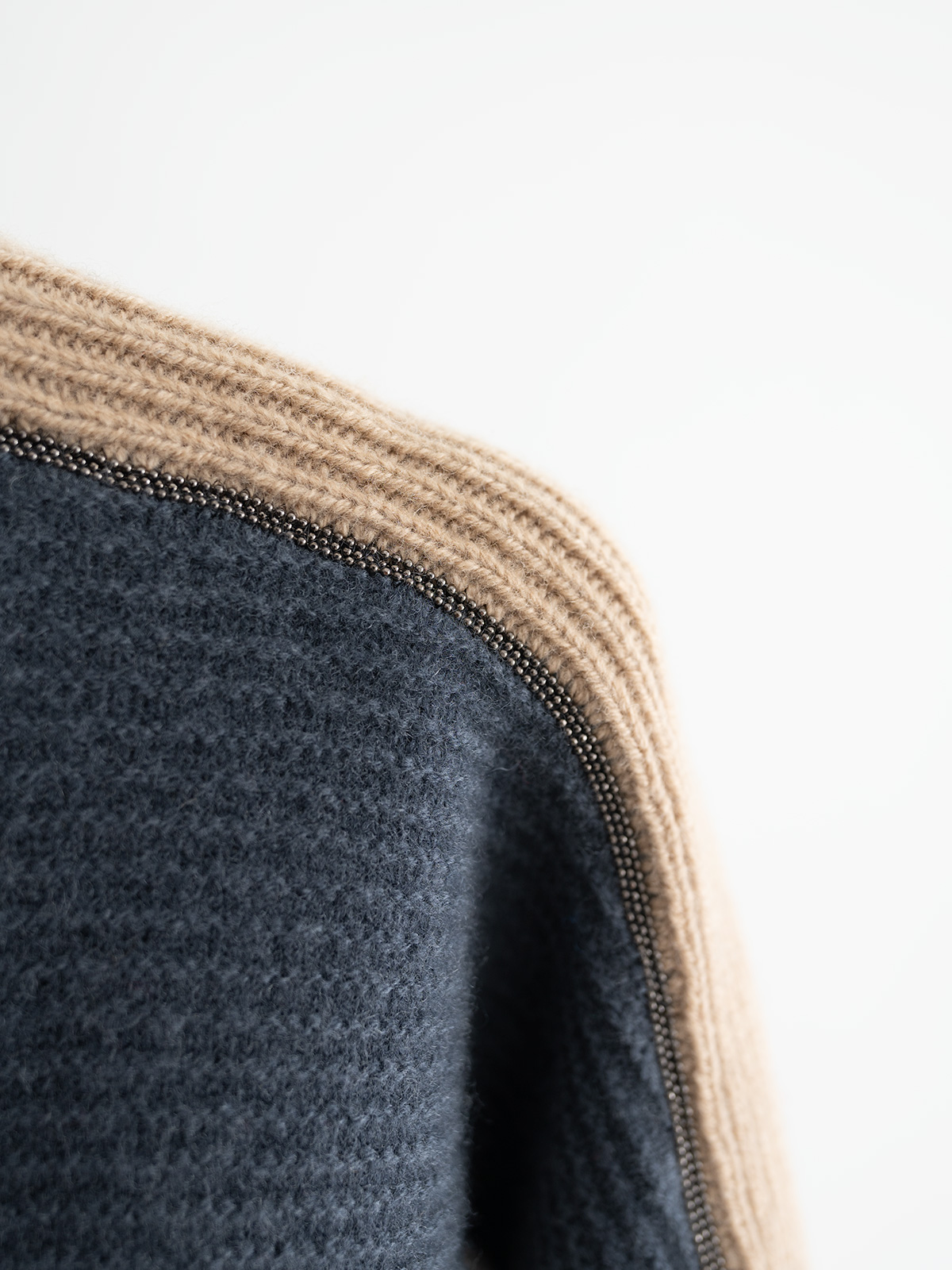 BC 25秋冬新款 条纹系列款 圆领针织开衫长袖 落肩袖设计 开衫和圆领各一款 肩部车有品牌独有韩产珠链