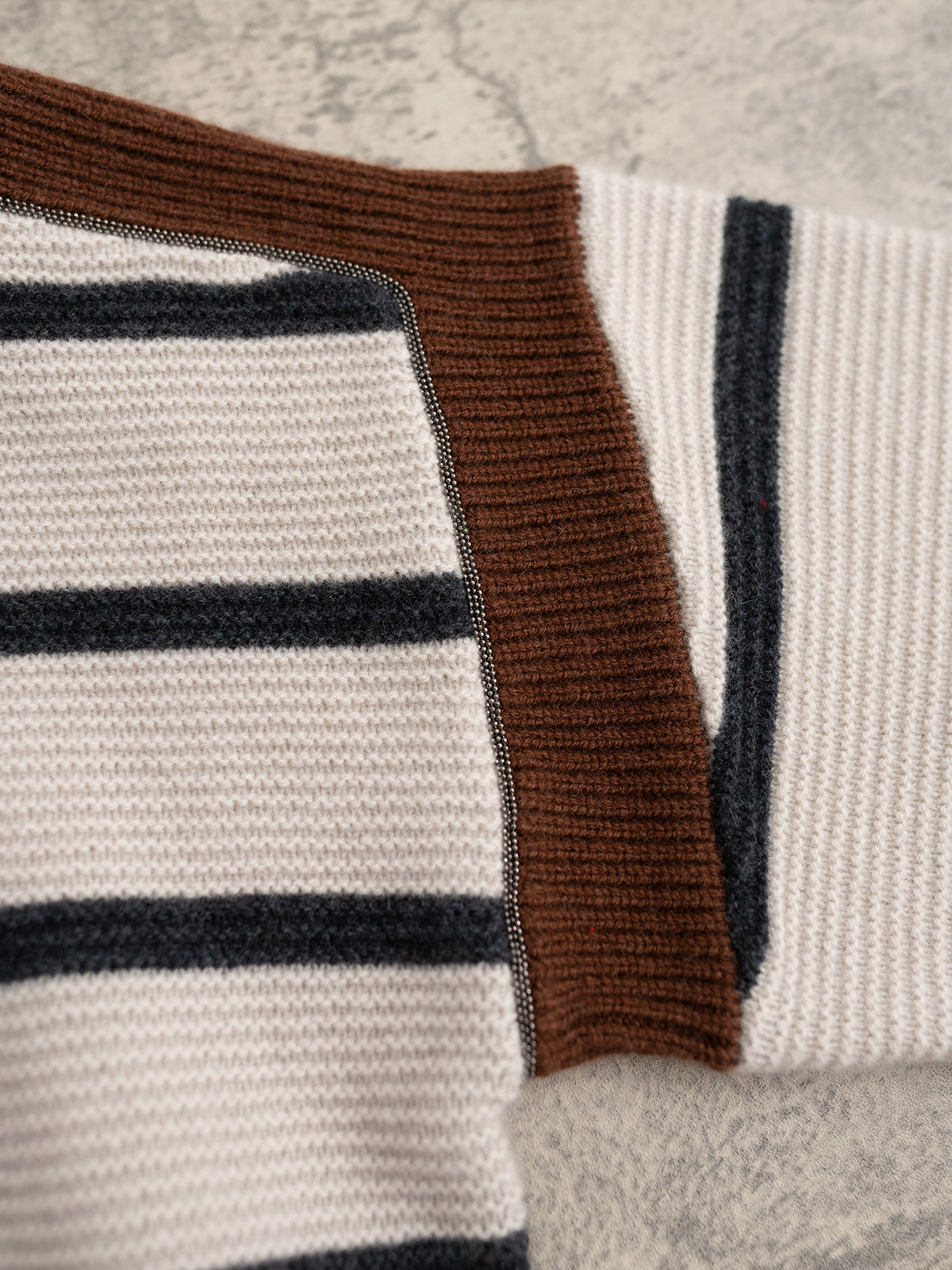 BC 25秋冬新款 条纹系列款 圆领针织长袖 落肩袖设计 开衫和圆领各一款 肩部车有品牌独有韩产珠链 辨