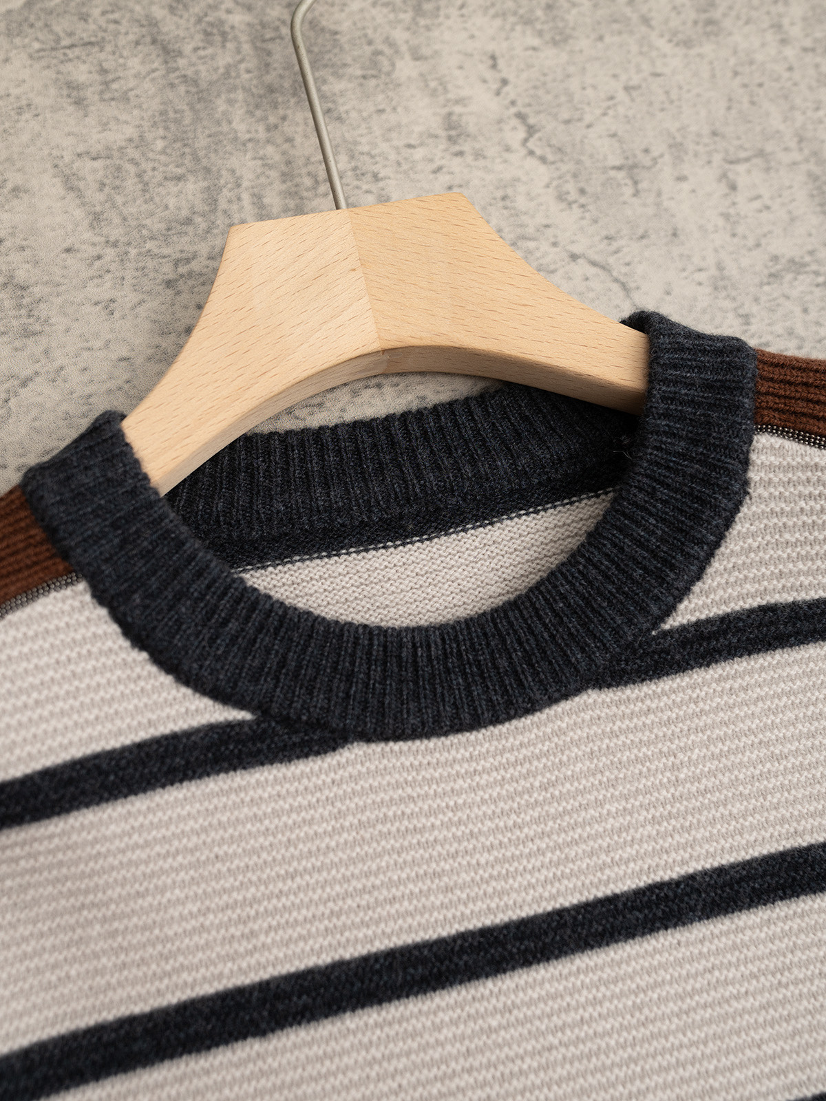 BC 25秋冬新款 条纹系列款 圆领针织长袖 落肩袖设计 开衫和圆领各一款 肩部车有品牌独有韩产珠链 辨