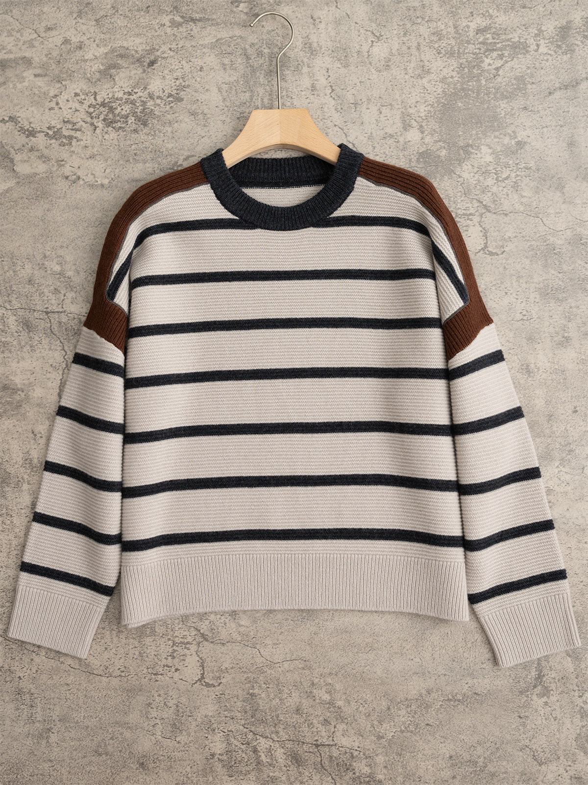 NO:506979,BC 25 autumn and winter new style, striped series, round neck knitted long sleeves, rotator sleeve design, one cardigan and round neck, unique branded Korean bead chains, high recognition, inter-color striped design, shoulder matching wide stripes, cashmere wool blended yarn, sml,,alexander wang19860909BC 25秋冬新款 条纹系列款 圆领针织长袖 落肩袖设计 开衫和圆领各一款 肩部车有品牌独有韩产珠链 辨识度高 间色条纹设计 肩部搭配宽条纹 羊绒羊毛混纺纱线 码数sml,,alexander wang,Women's clothing