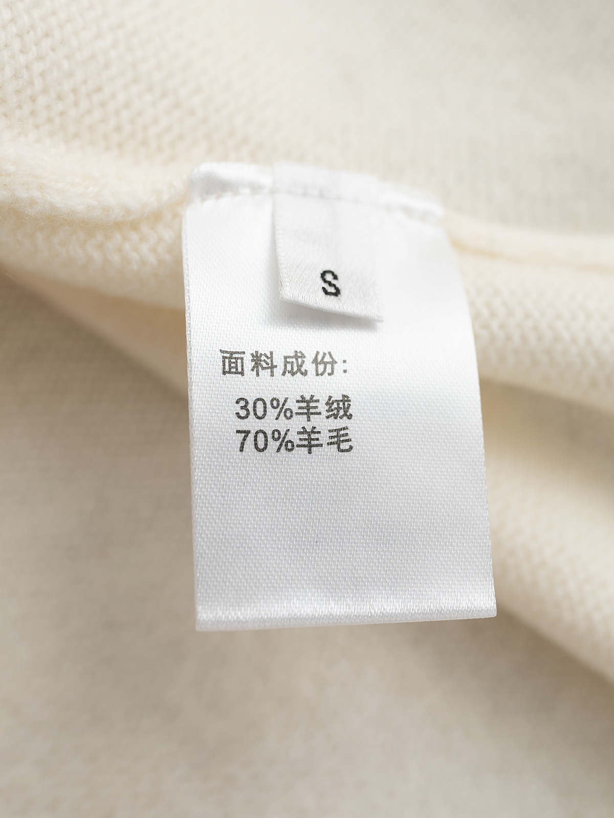 Barrie 25秋冬新款 丝带边羊绒开衫 左边双口袋设计 胸贴口袋贴车撞色丝带 定制金属纽扣 胸贴边收