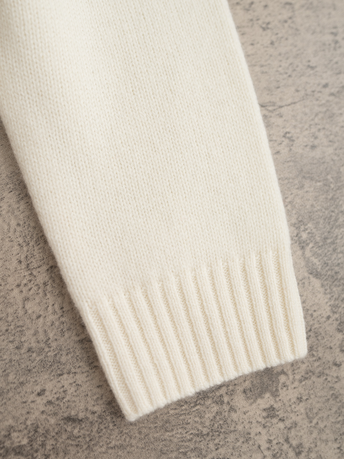 Barrie 25秋冬新款 丝带边羊绒开衫 左边双口袋设计 胸贴口袋贴车撞色丝带 定制金属纽扣 胸贴边收