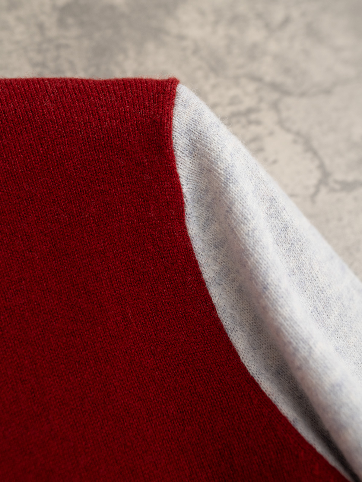 Barrie 25秋冬新款 圆领拼色款圆领针织长袖 双层圆筒领 拼色设计新颖别致 羊绒羊毛混纺纱线 三色