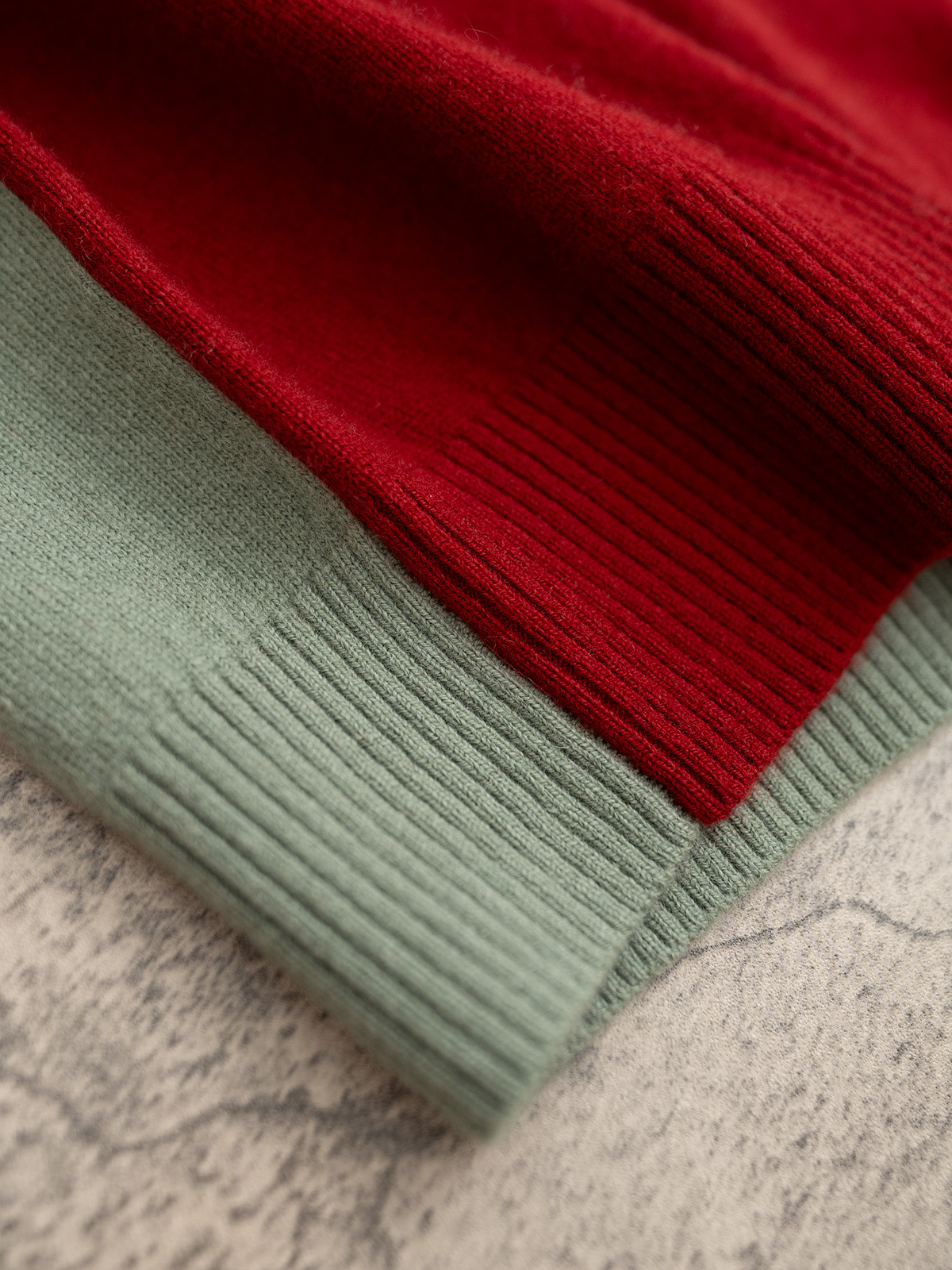 Barrie 25秋冬新款 圆领拼色款圆领针织长袖 双层圆筒领 拼色设计新颖别致 羊绒羊毛混纺纱线 三色