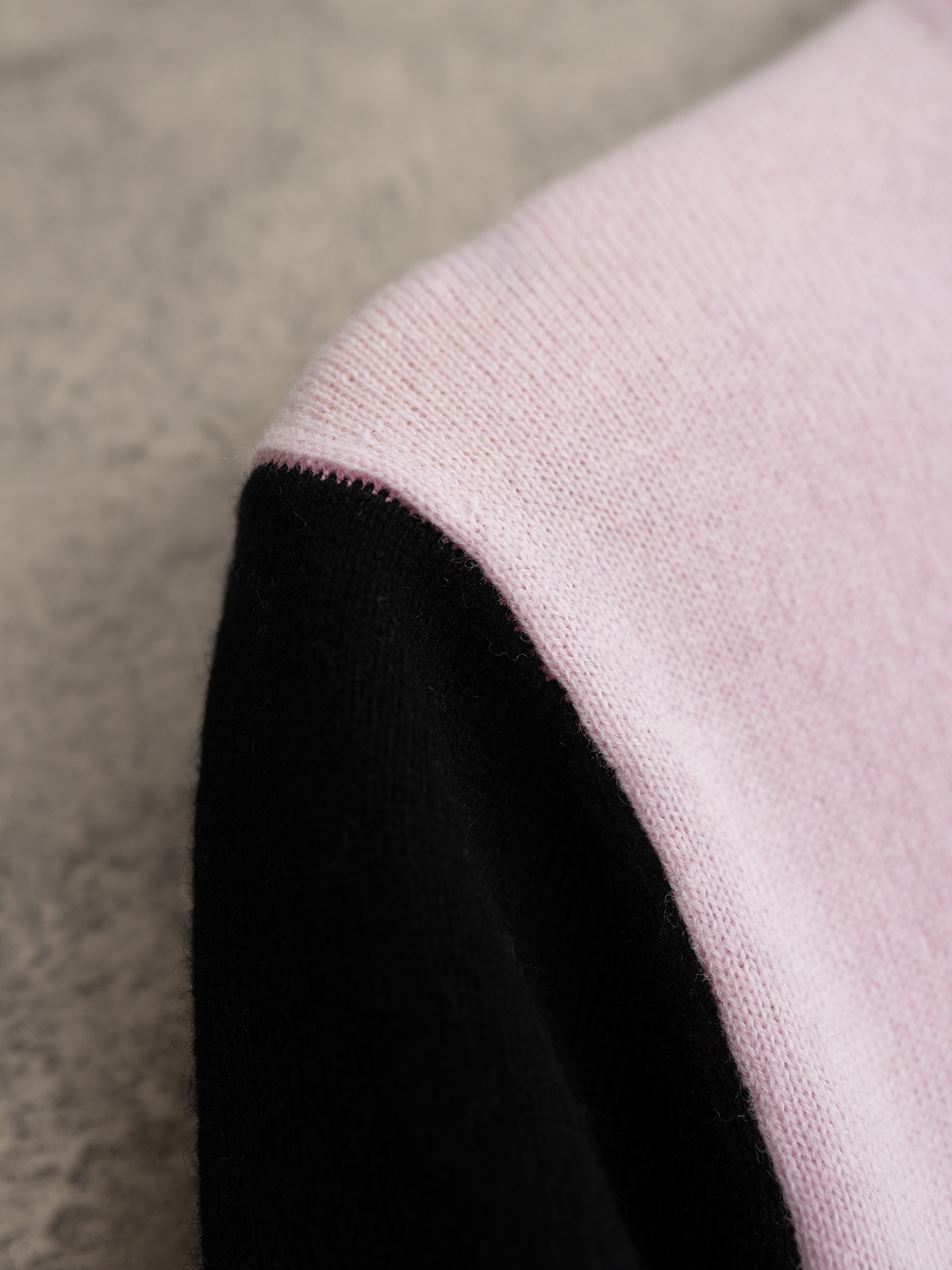 Barrie 25秋冬新款 圆领拼色款圆领针织长袖 双层圆筒领 拼色设计新颖别致 羊绒羊毛混纺纱线 三色