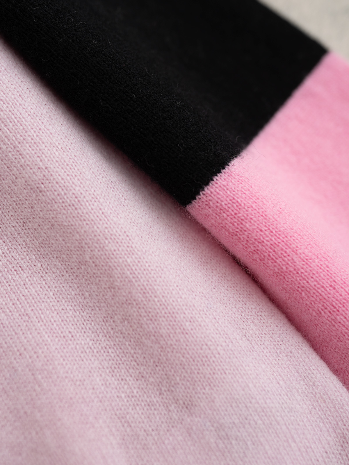 Barrie 25秋冬新款 圆领拼色款圆领针织长袖 双层圆筒领 拼色设计新颖别致 羊绒羊毛混纺纱线 三色