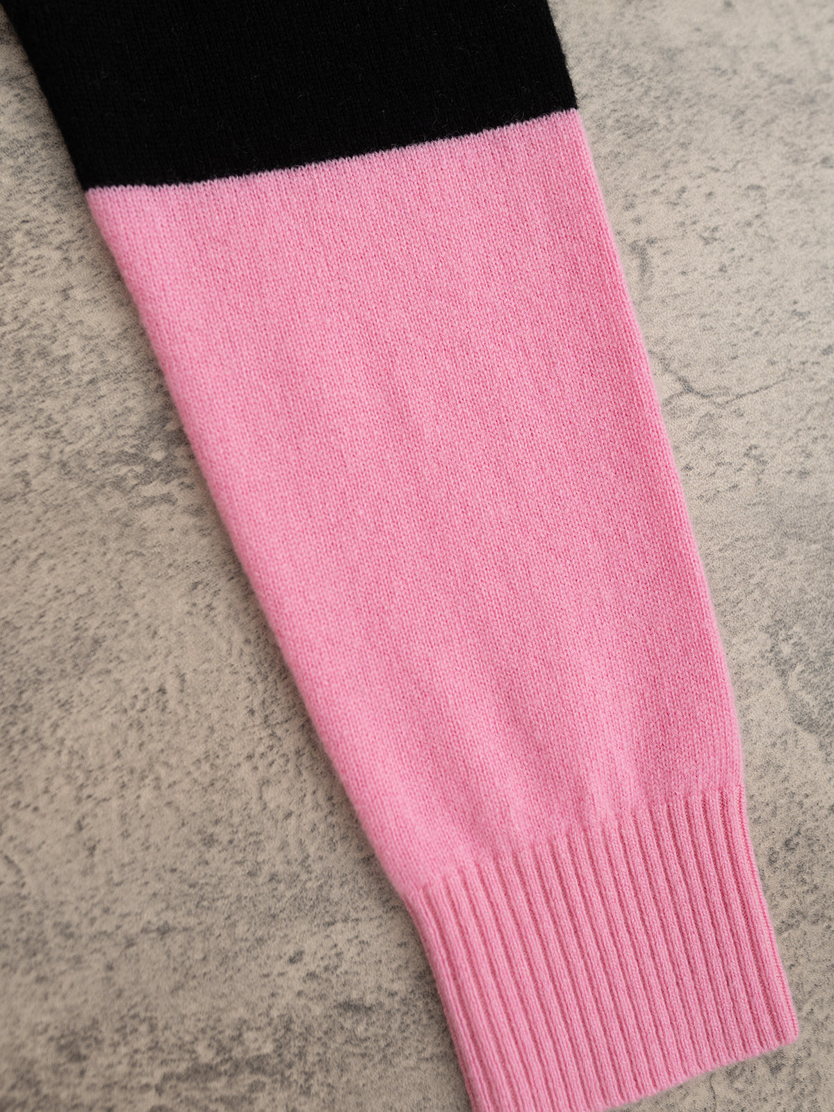 Barrie 25秋冬新款 圆领拼色款圆领针织长袖 双层圆筒领 拼色设计新颖别致 羊绒羊毛混纺纱线 三色