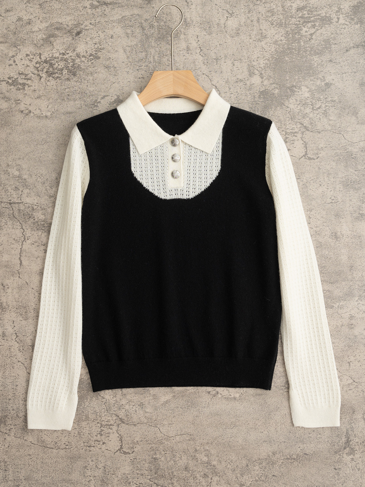 NO:548026,Barrie 25 autumn and winter new style, sweet style Polo sweater, single side + hanging wool + hollow + four-level weaving, color-blocking design, cashmere wool blended yarn, extremely comfortable, customized brand unique pattern metal buttons, two-color sml,,alexander wang19860909Barrie 25秋冬新款 翻领甜美风Polo针织衫 单边+挂毛+镂空+四平织法 拼色设计 羊绒羊毛混纺纱线 舒适度极高 定制品牌独有花纹的金属纽扣 两色sml,,alexander wang,Women's clothing