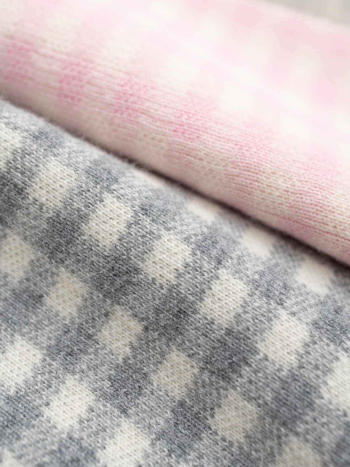 TB 25秋冬新款 棋盘格羊绒开衫 拼色设计经典版型 每年都出的款式 25年秋冬新花型 羊绒羊毛混纺纱线