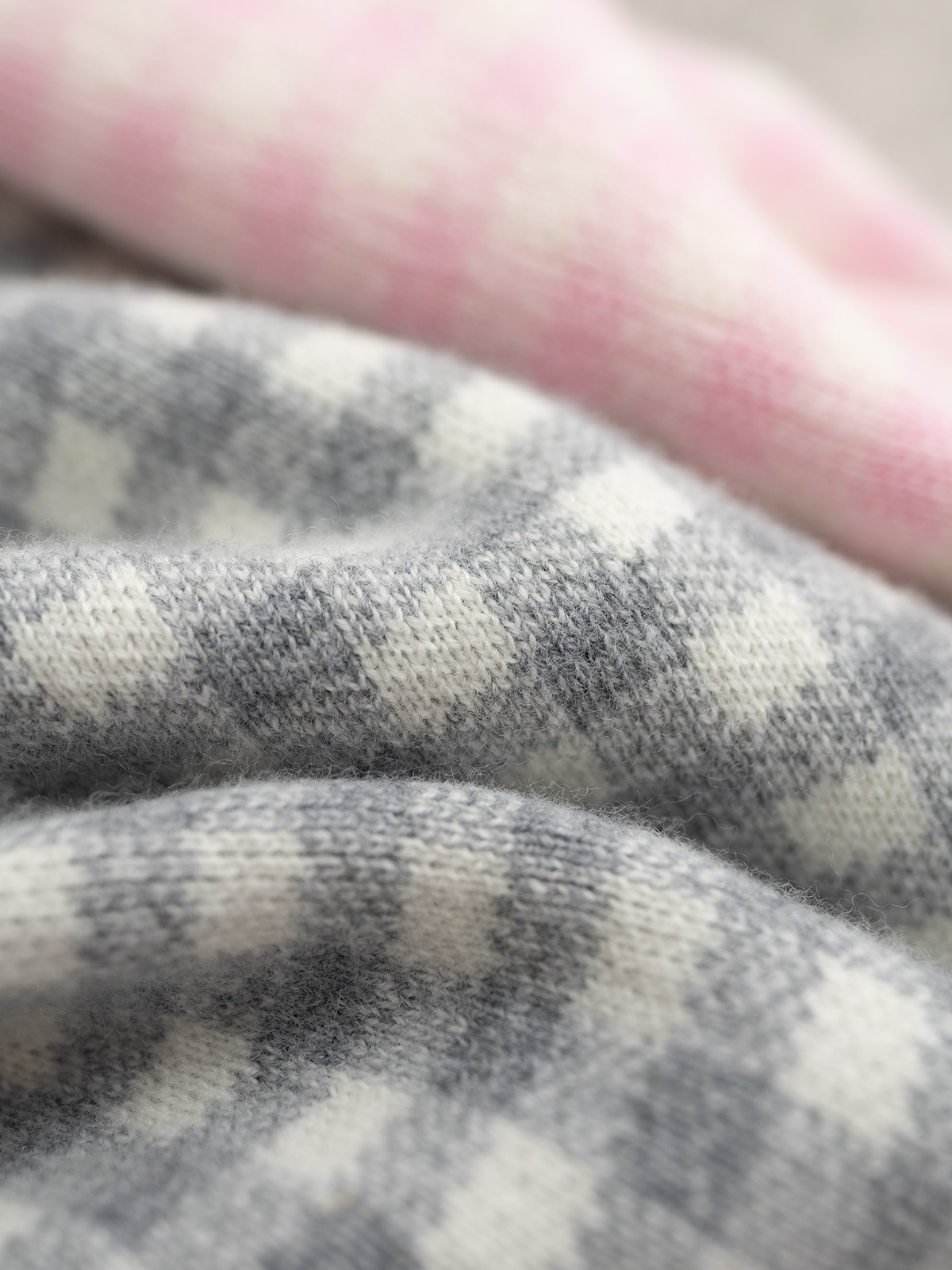 TB 25秋冬新款 棋盘格羊绒开衫 拼色设计经典版型 每年都出的款式 25年秋冬新花型 羊绒羊毛混纺纱线