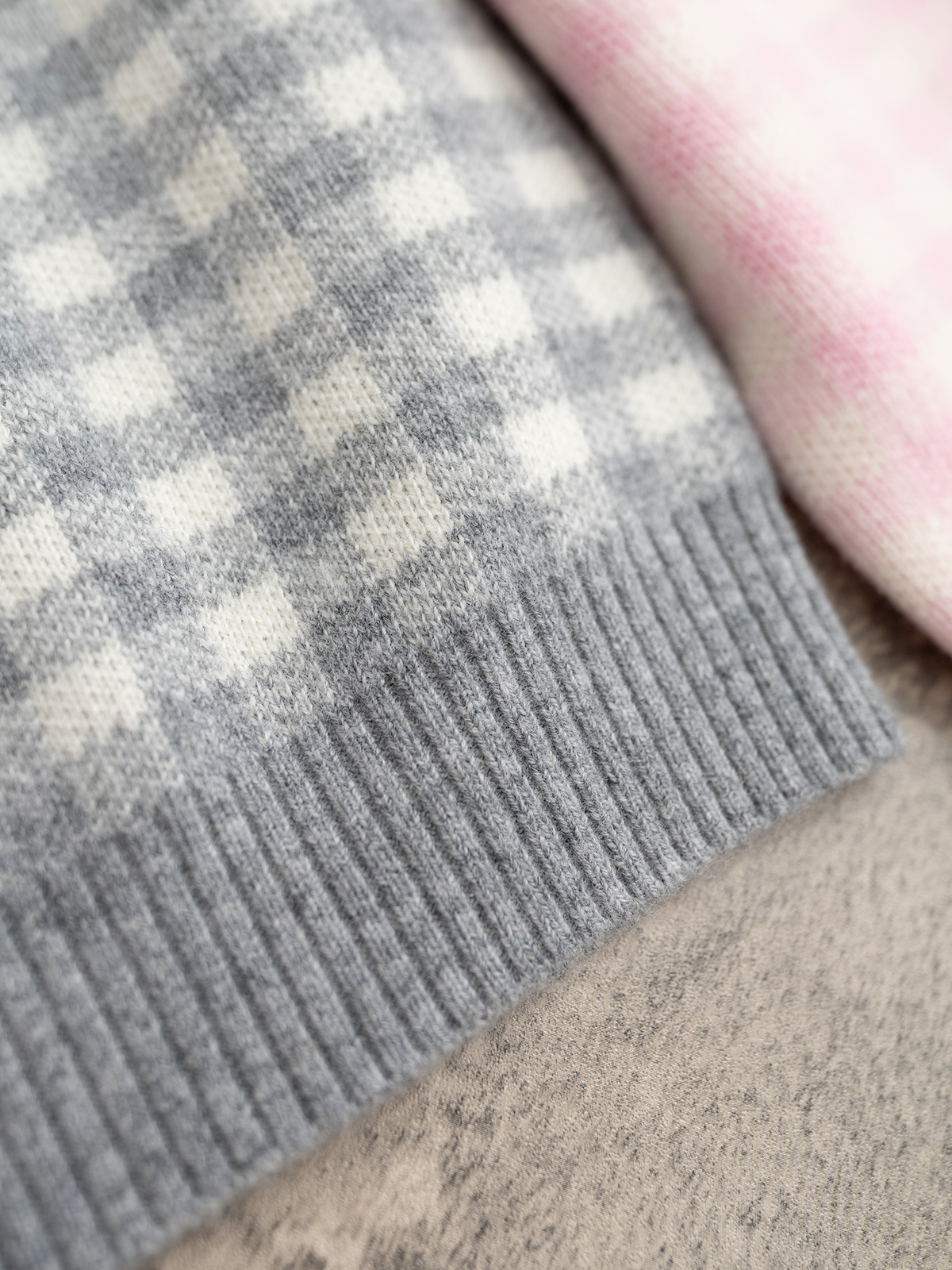 TB 25秋冬新款 棋盘格羊绒开衫 拼色设计经典版型 每年都出的款式 25年秋冬新花型 羊绒羊毛混纺纱线