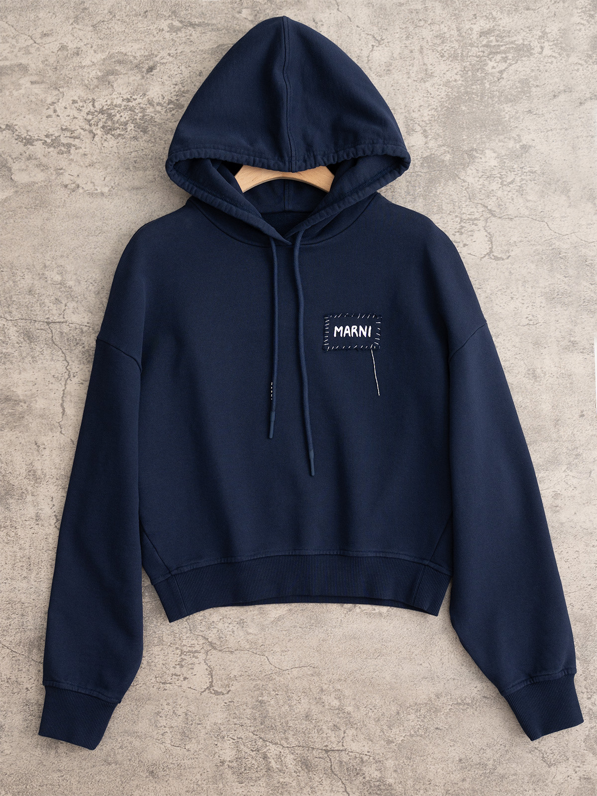 NO:576248,Marni 25 new autumn and winter hooded coat, loose fit, hand-embroidered brand logo badge on the left chest, customized brand logo on the hood, pure cotton high-count sweatshirt fabric, two-color sml,,marni,hoodie,sweatshirts,hats,alexander wang19860909Marni 25秋冬新款 连帽大衣 宽松版型 左胸口手钉绣有品牌logo徽章 帽带定制品牌logo 纯棉高支卫衣布面料 两色sml,,marni,hoodie,sweatshirts,hats,alexander wang,Women's clothing