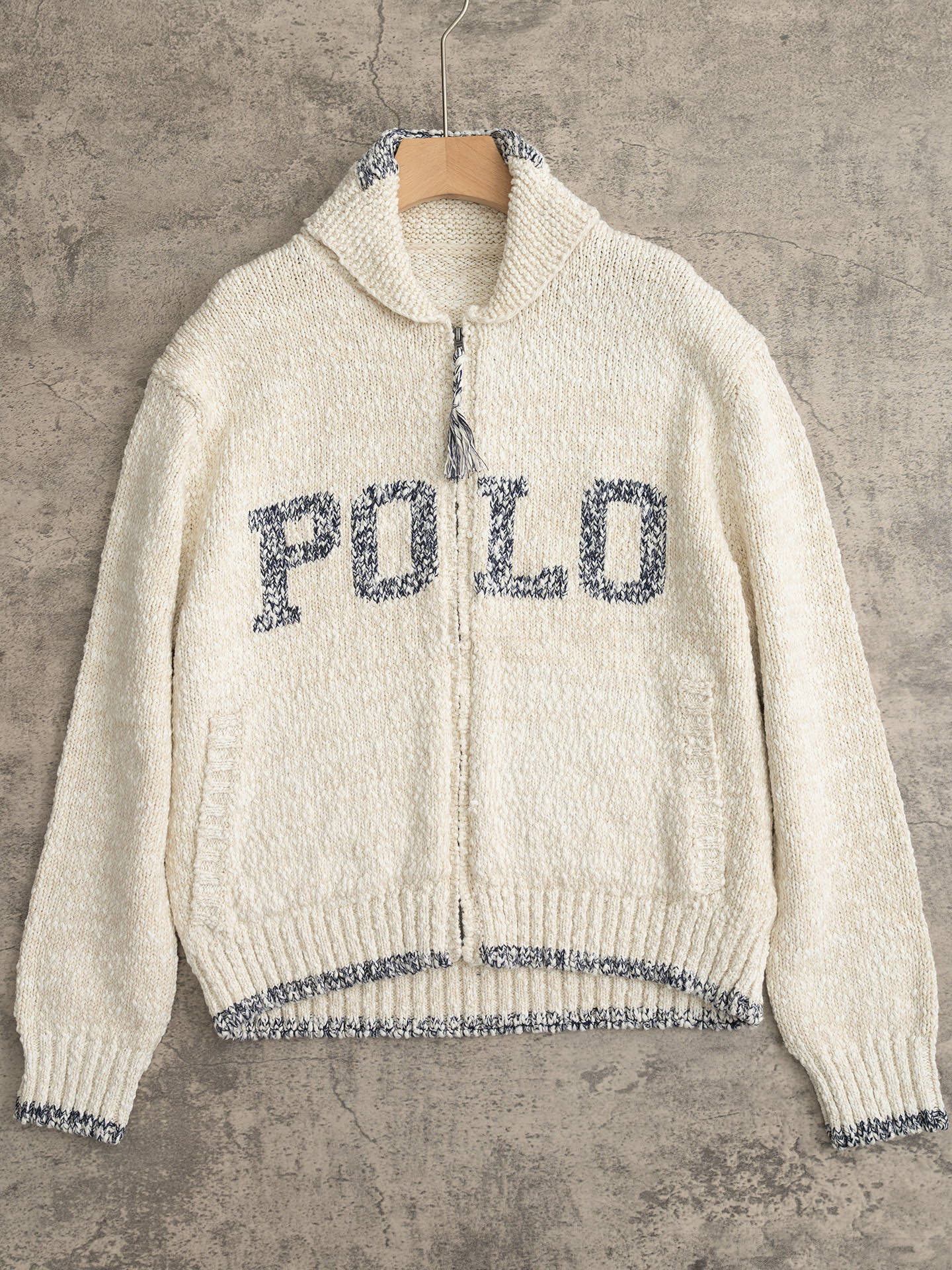 NO:686490,Ralph Lauren 26 early spring new green fruit collar zipper cardigan, original 1:1 customized special yarn, jacquard logo letters on the front, specially customized zipper, handmade zipper rope, contrasting decoration in the cuff collar of the lower leg, double pockets, casual style, size sml,, loro piana,19860909Ralph Lauren 26早春新款 青果领拉链开衫,原版1:1定制特种纱线,前幅提花Logo字母,专门定制拉链,手工制作拉链绳,下脚袖口领中有撞色装饰,双插口袋,休闲款 码数sml,,loro piana,,Women's clothing