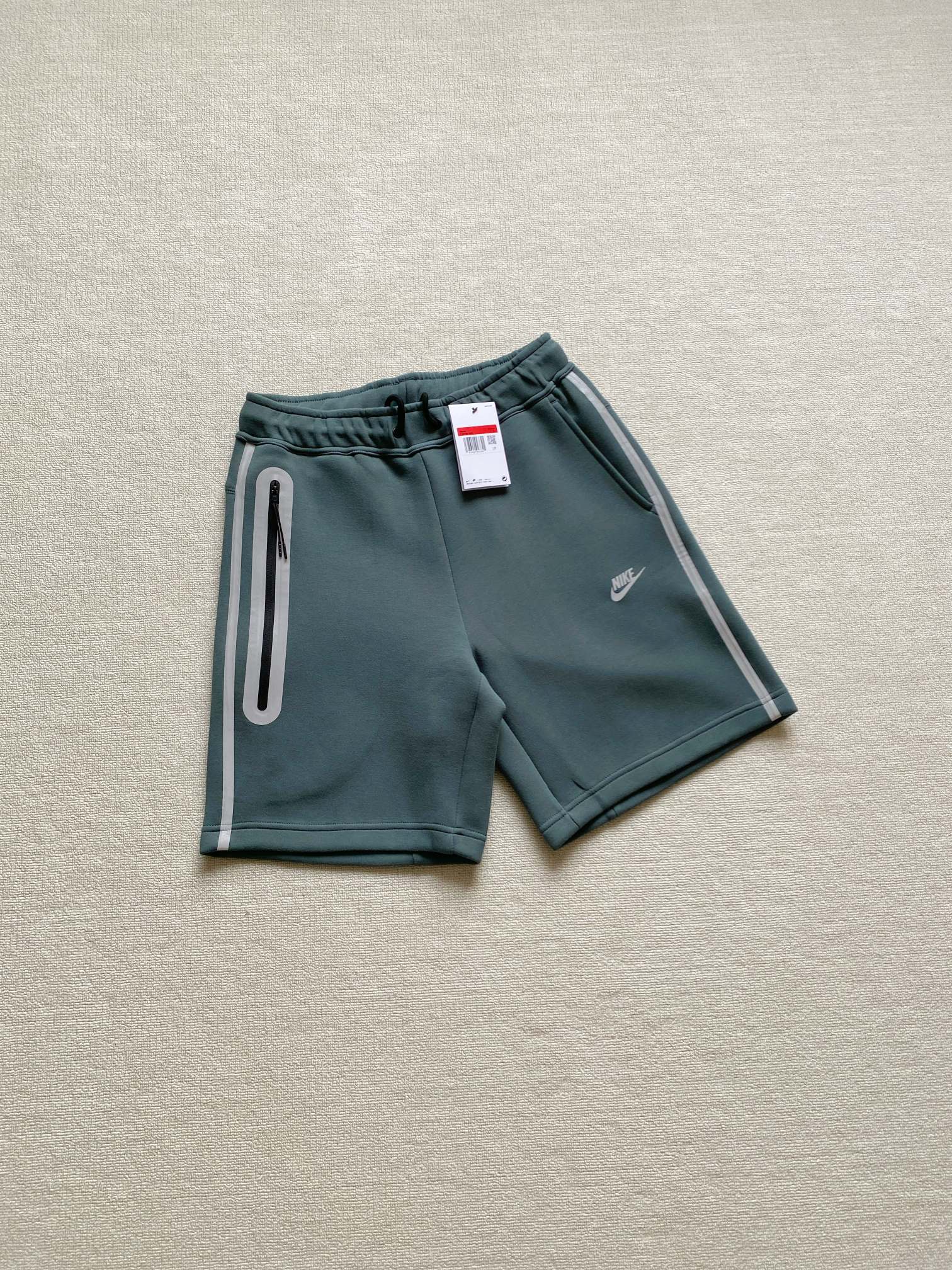 Nike Men's Sportswear Tech Fleece Shorts - Lightweight Comfort, Athletic Style 7 a1744018319381 1712