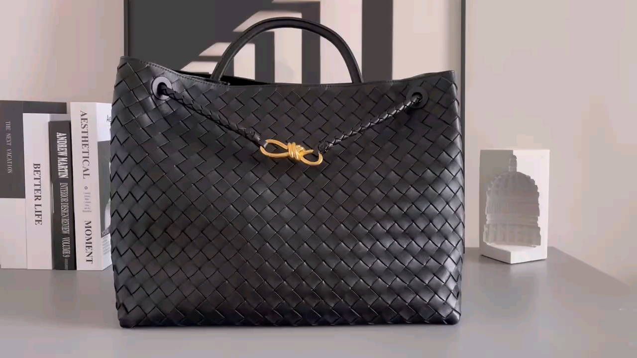 Bottega Veneta Black bv Italian lambskin hand-woven
